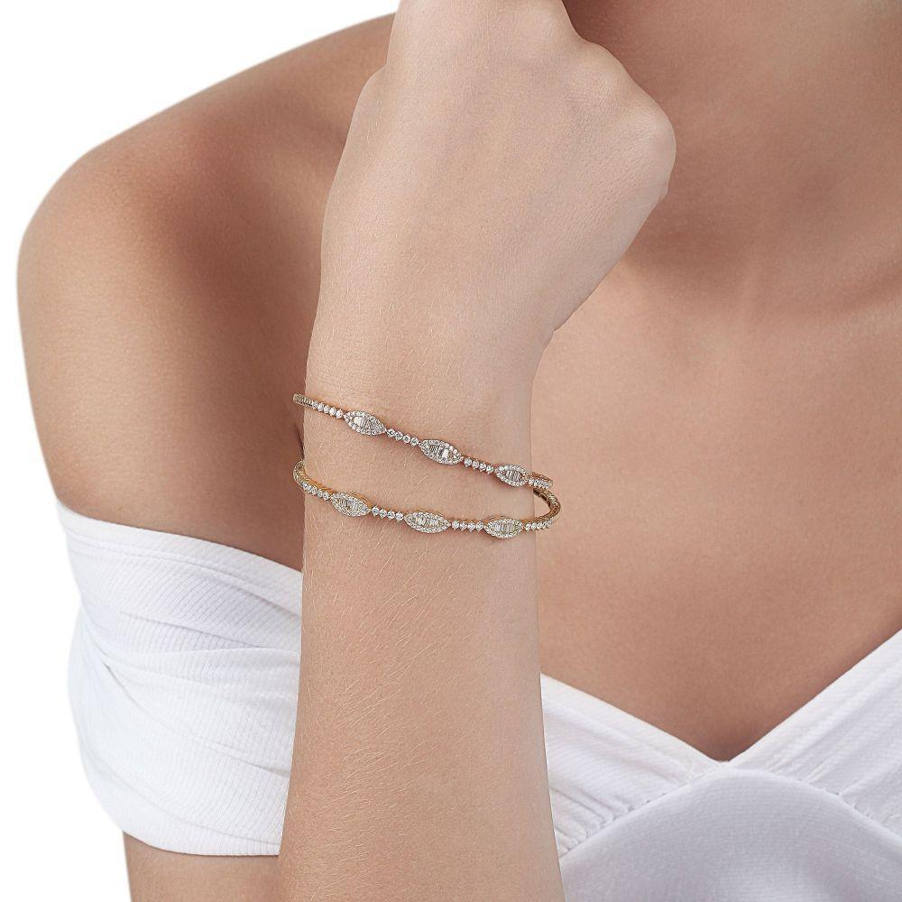 Round Diamonds & Baguettes Cuff Bracelet in 18K Yellow Gold - Medium

1.08 Cts of Diamonds, G-H Color, VS-SI Clarity
10.3 Grams of 18K Yellow/White/Rose Gold
Available in other size options: Small, large
Available in other color options: White gold,