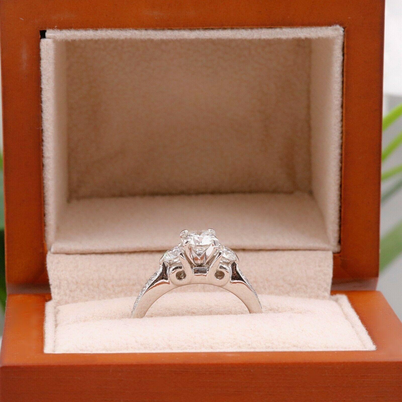 Round Diamonds Three-Stone Engagement Ring 1.00 Carat in Platinum For Sale 1