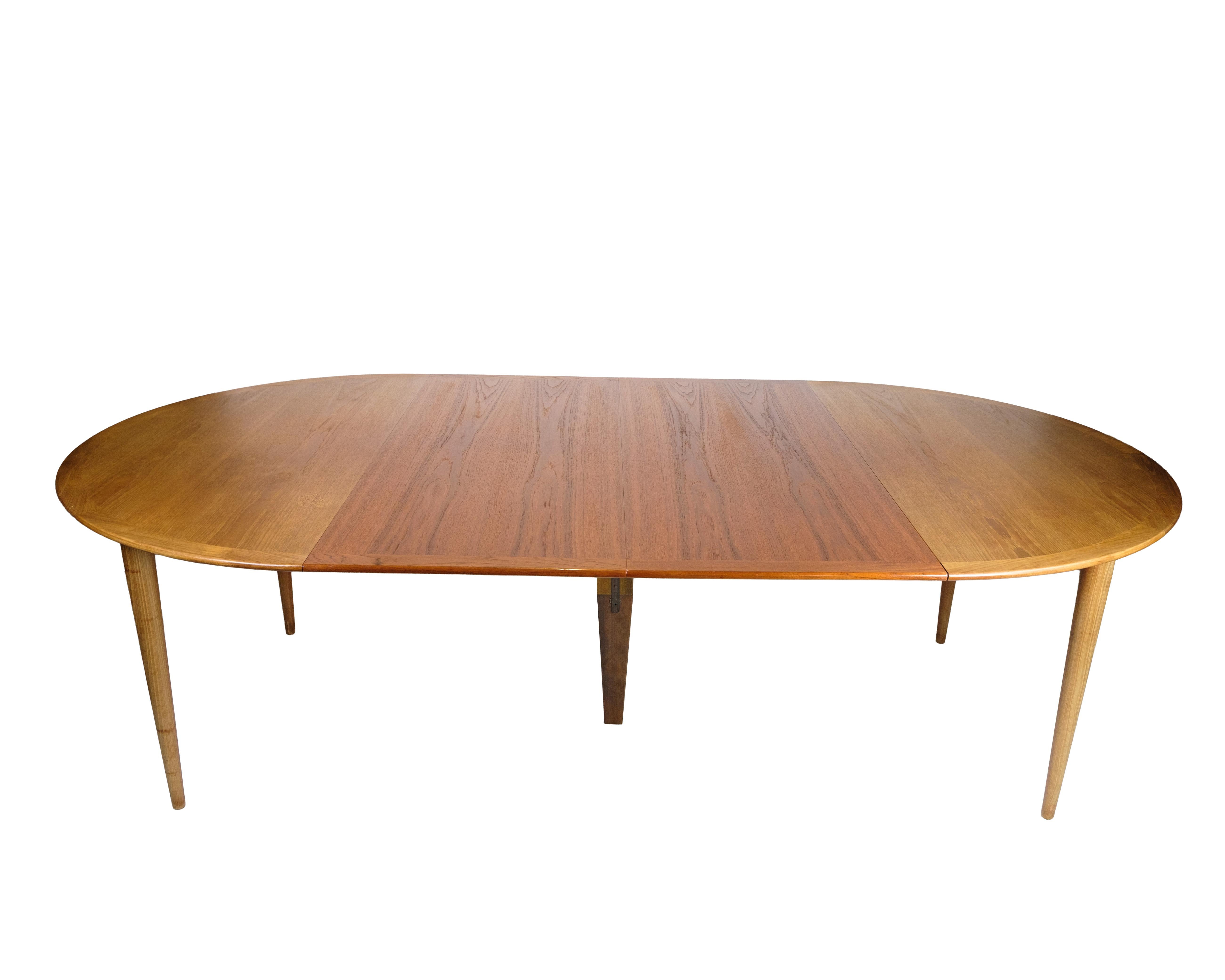 Round Dining In Teak With Extension Leaves By Grete Jalk For P. Jeppesen For Sale 4