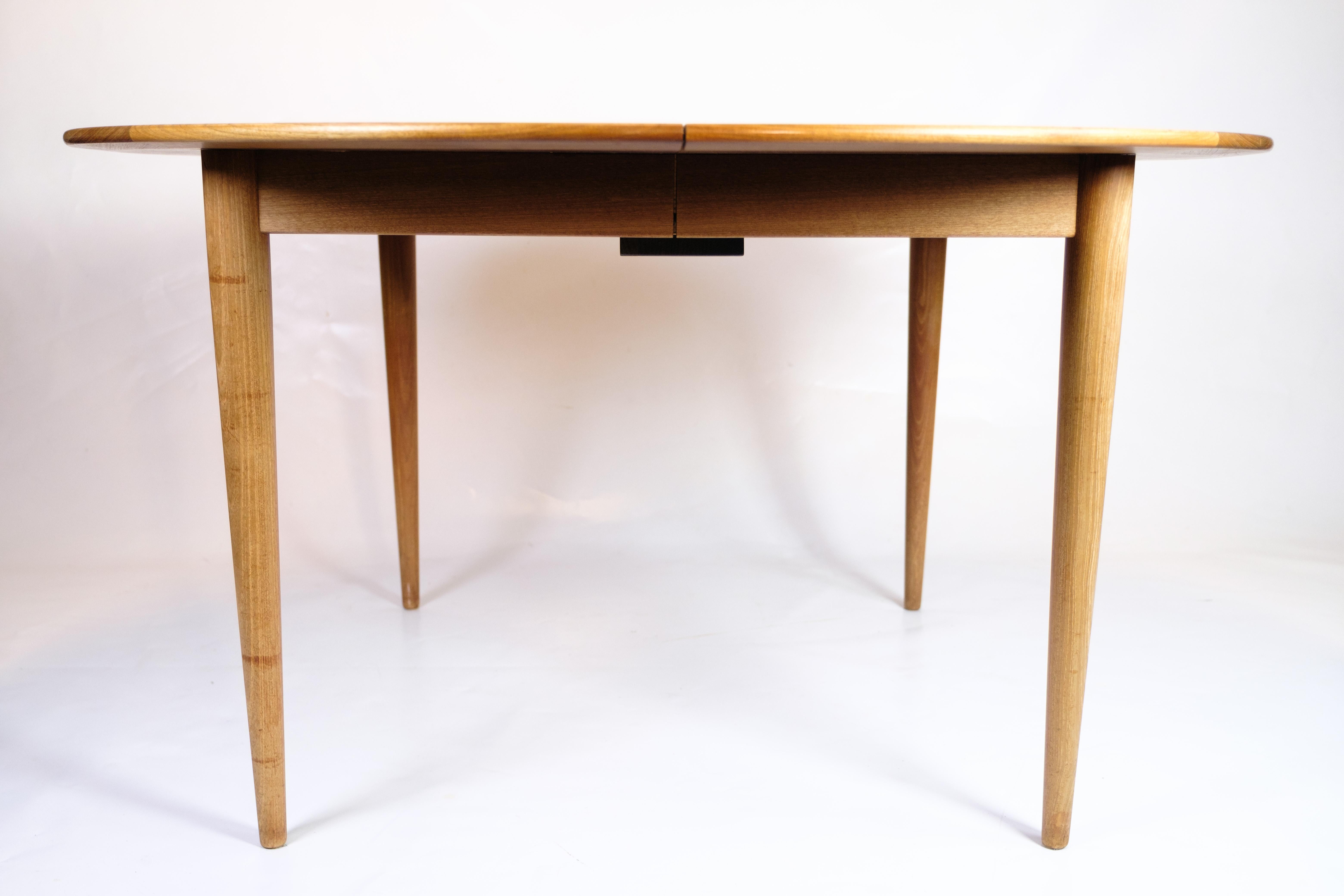 Round Dining In Teak With Extension Leaves By Grete Jalk For P. Jeppesen In Good Condition For Sale In Lejre, DK