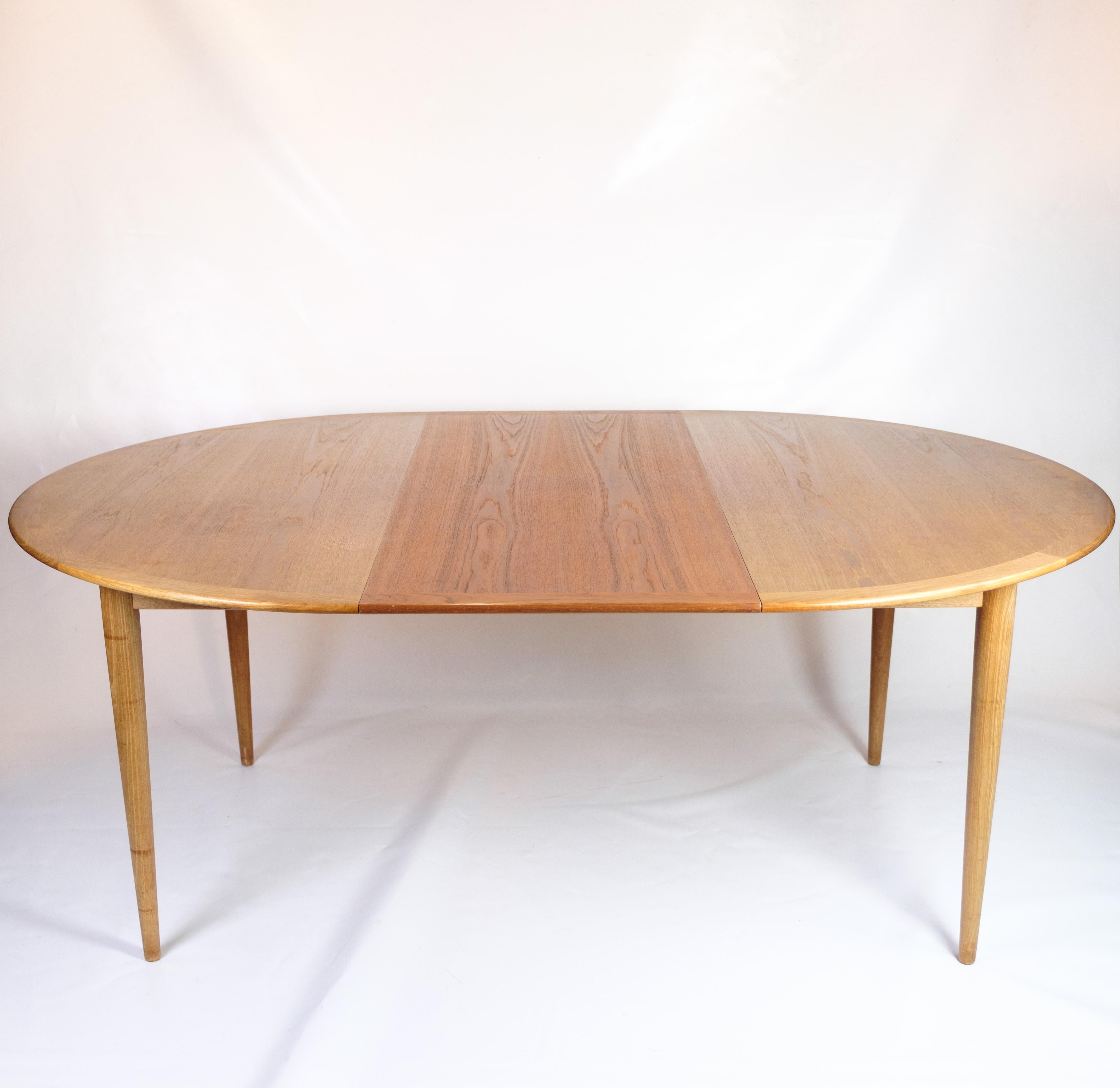 Round Dining In Teak With Extension Leaves By Grete Jalk For P. Jeppesen For Sale 2
