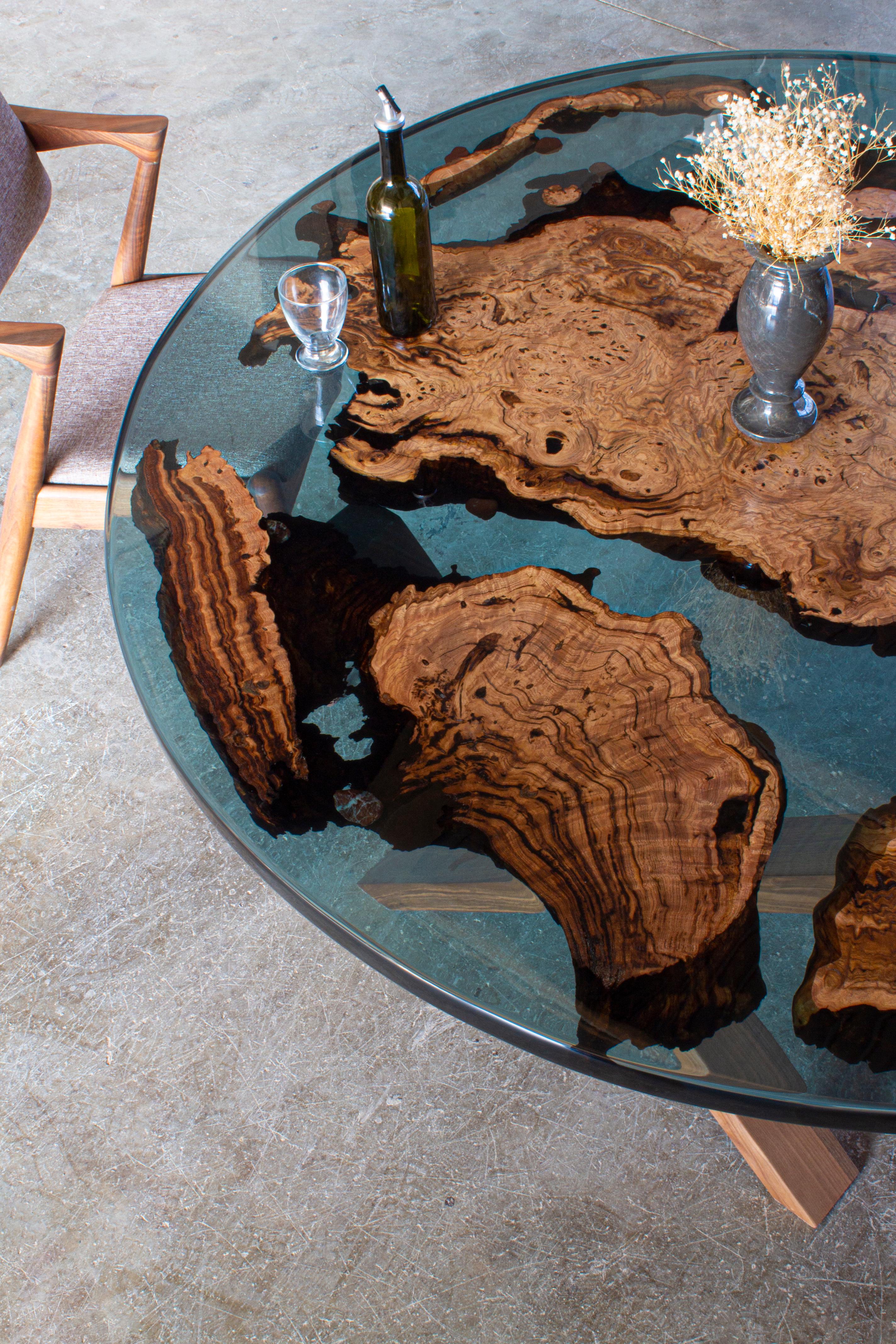Table ronde de salle à manger en résine époxy - Table ronde personnalisée - Table ronde en bois en vente 3
