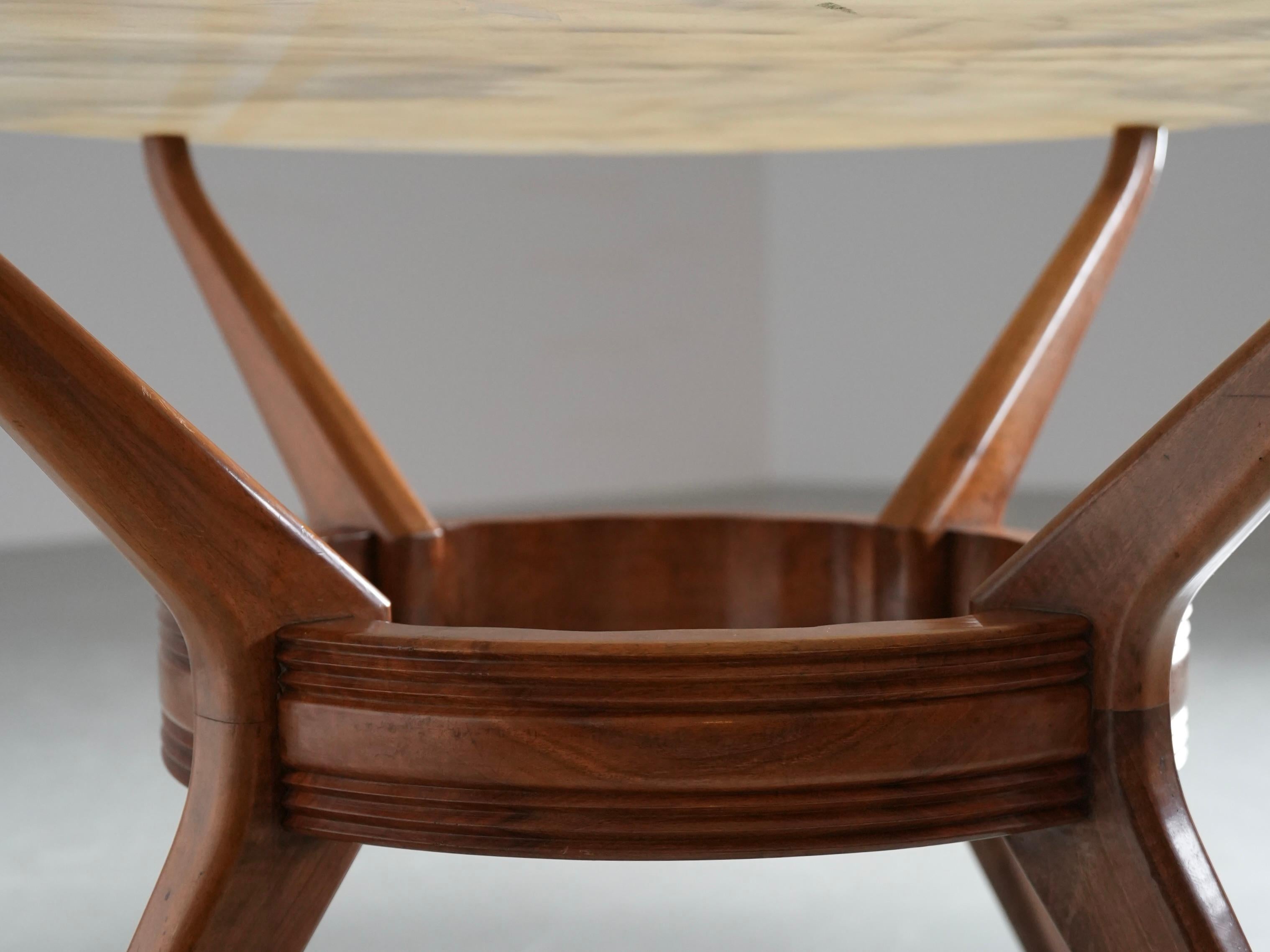 Mid-Century Modern Table de salle à manger ronde en noyer et marbre par Ariberto Colombo, Italie, années 1950 en vente