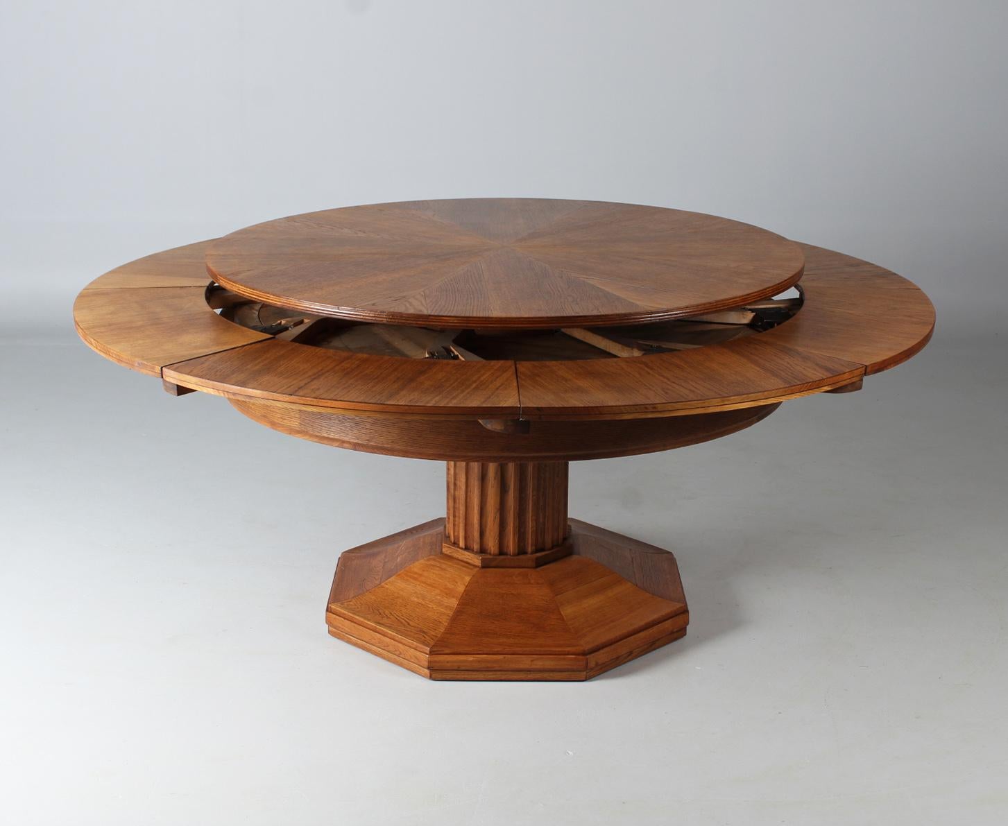 expanding table mechanism