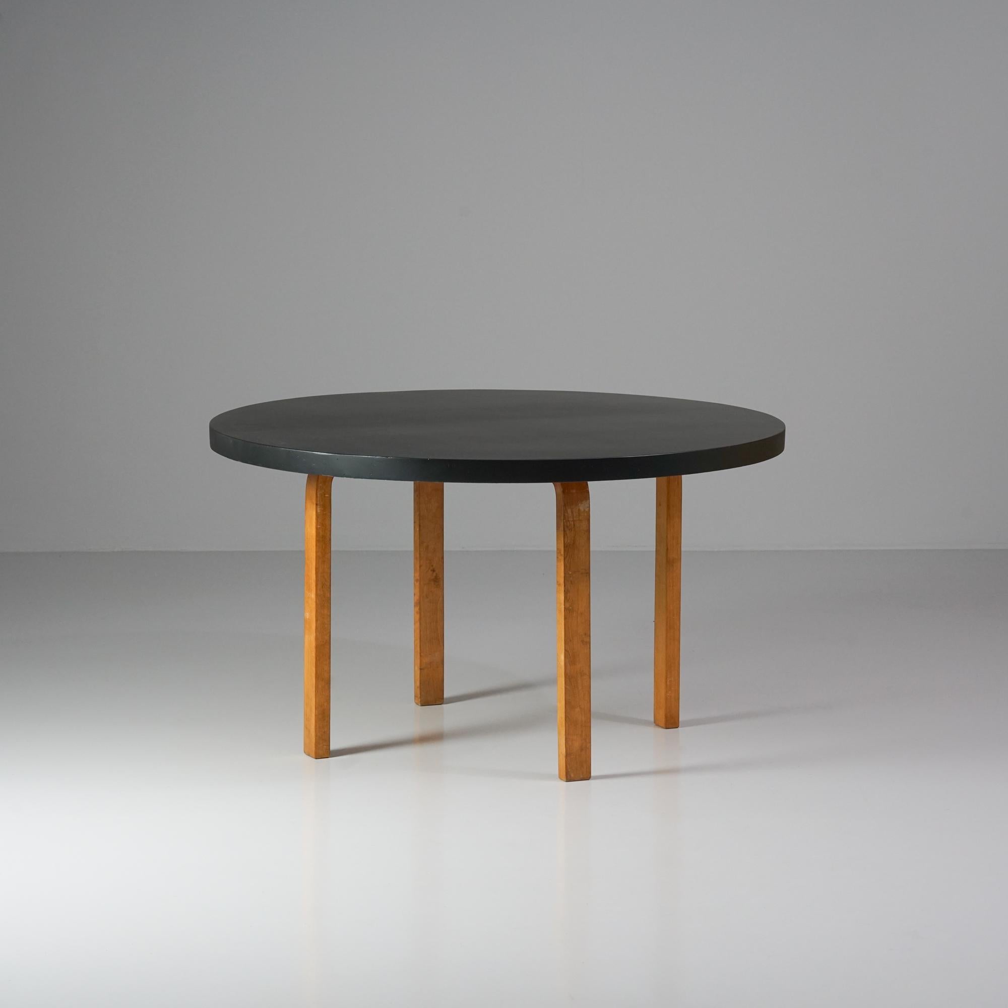 Round dining table, designed by Alvar Aalto, manufactured by Oy Huonekalu- ja Rakennustyötehdas Ab, 1950s. Beautiful honey colored birch L-legs, table top repainted. Good vintage condition, patina and minor wear consistent with age and use. 

Alvar
