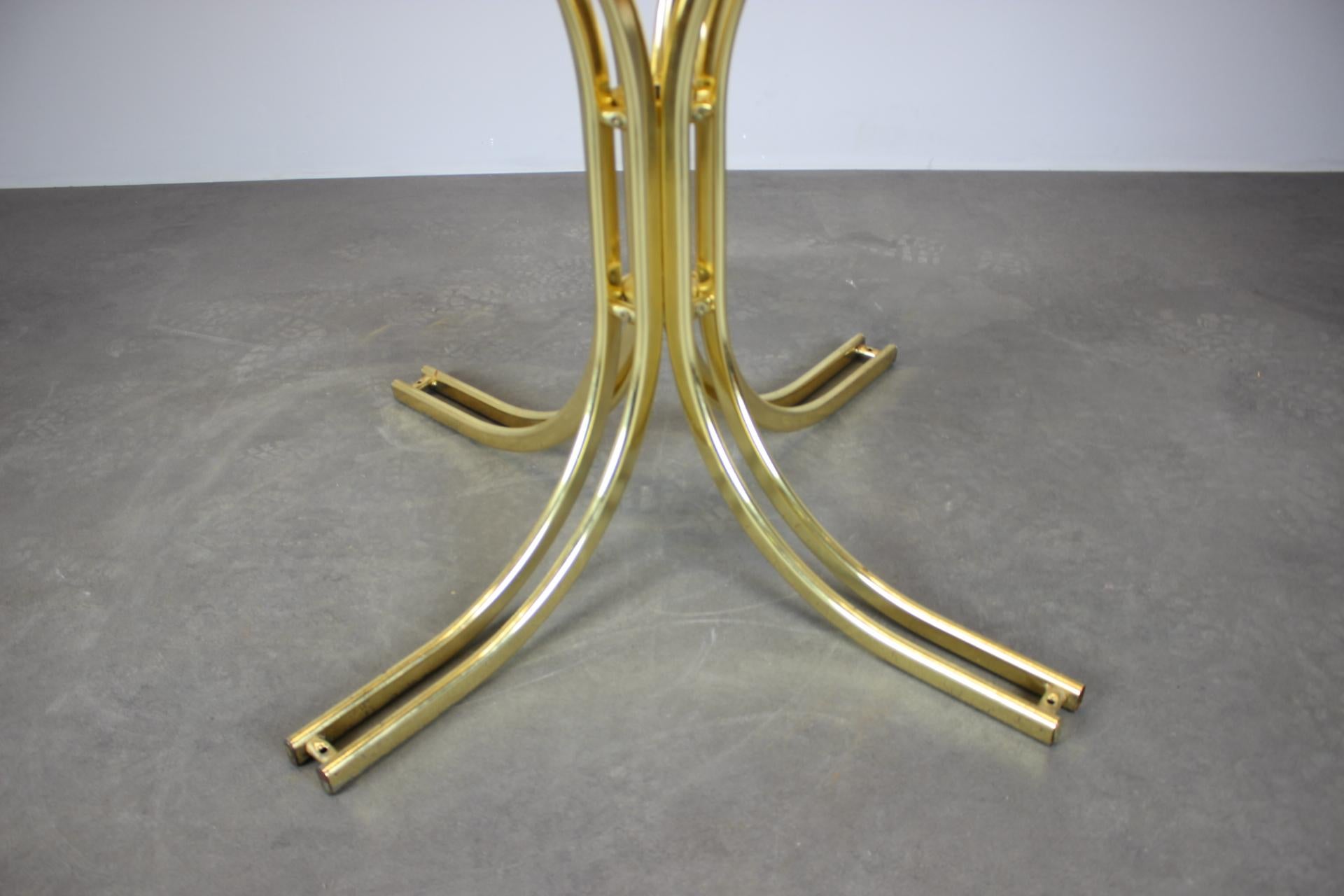 Mid-Century Modern Table de salle à manger ronde en laiton et verre / Italie, années 1980 en vente