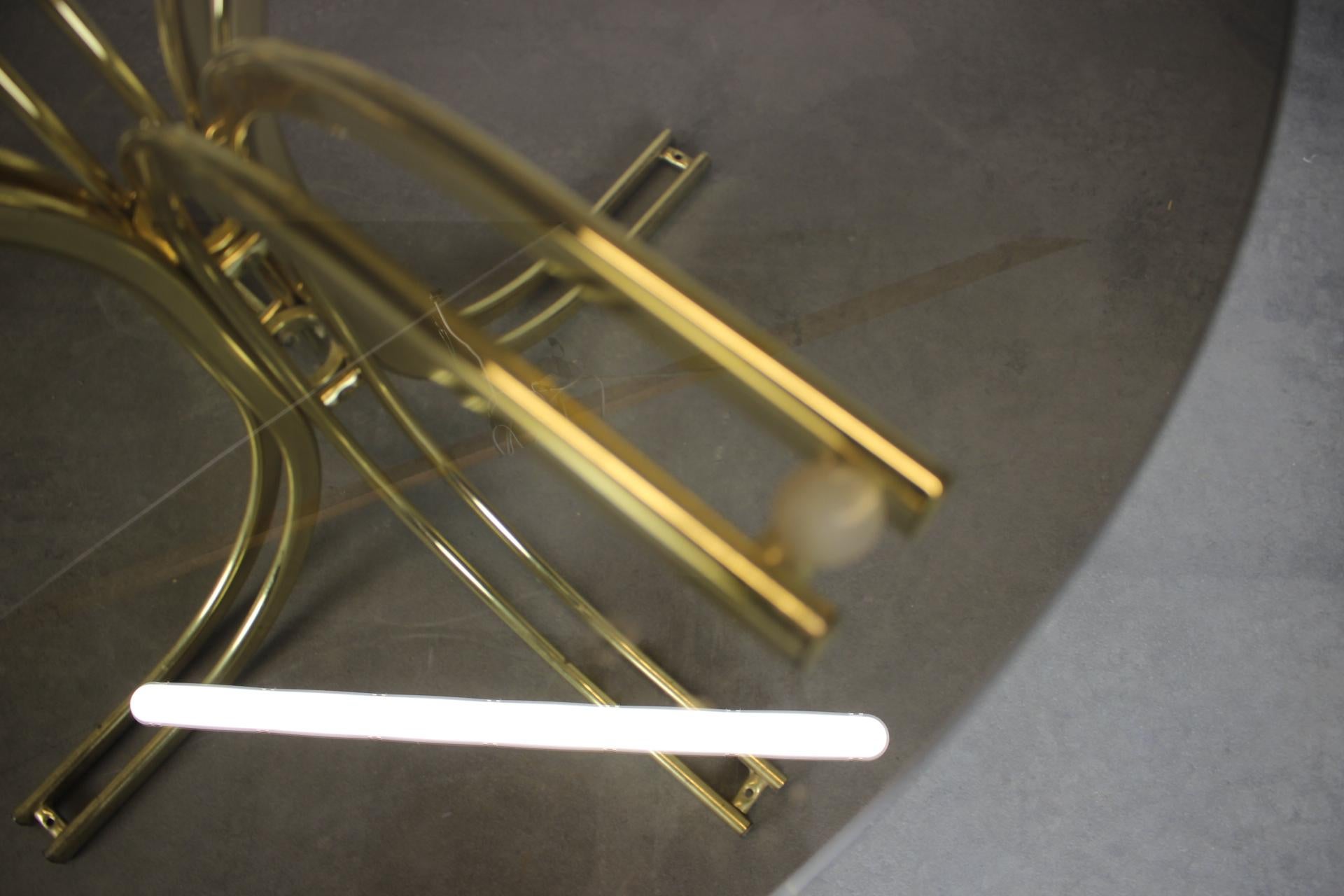 Fin du 20e siècle Table de salle à manger ronde en laiton et verre / Italie, années 1980 en vente