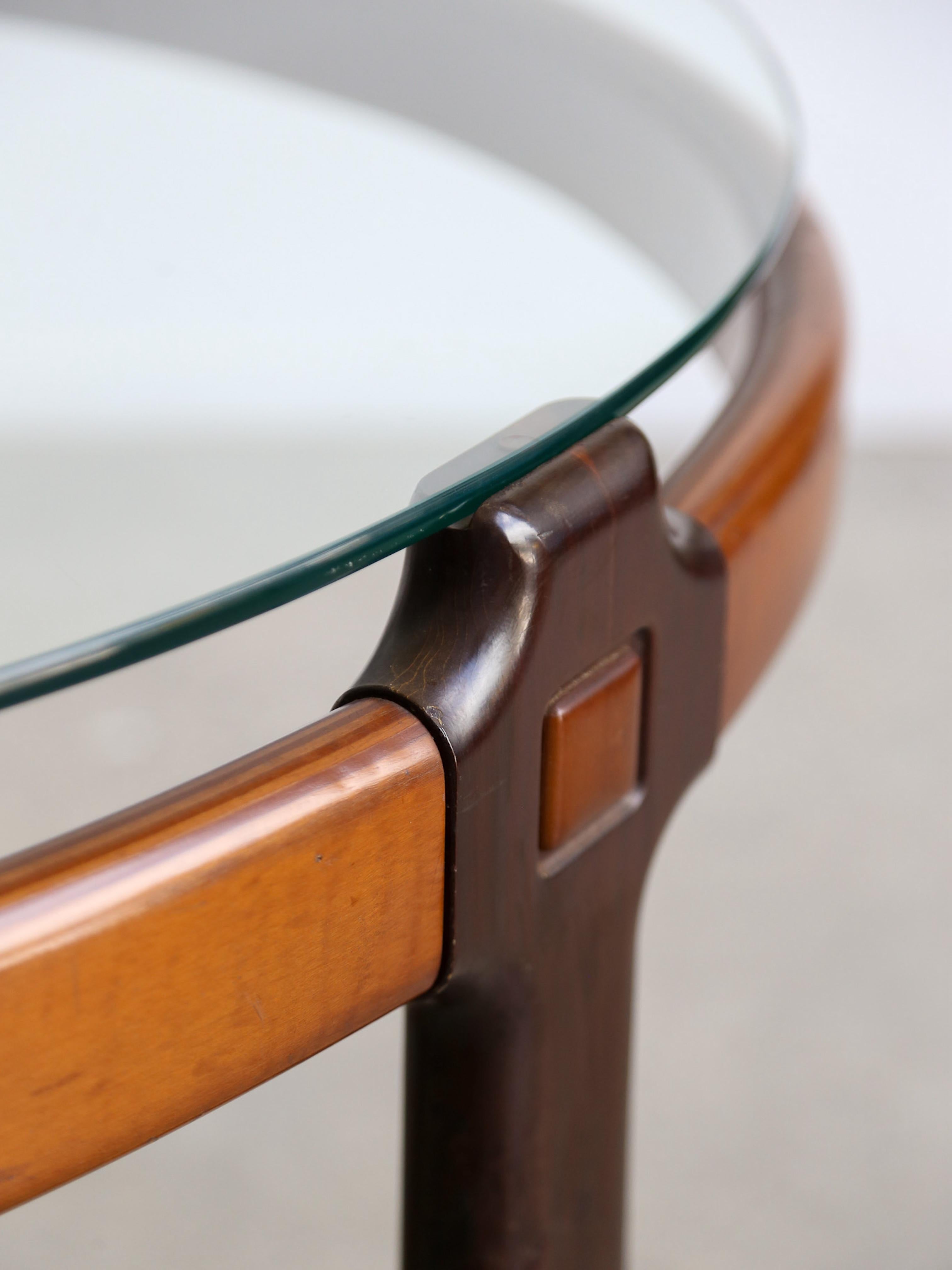 Mesa de comedor redonda de Collezioni Ceccotti con tablero de cristal y estructura de madera Italiano en venta