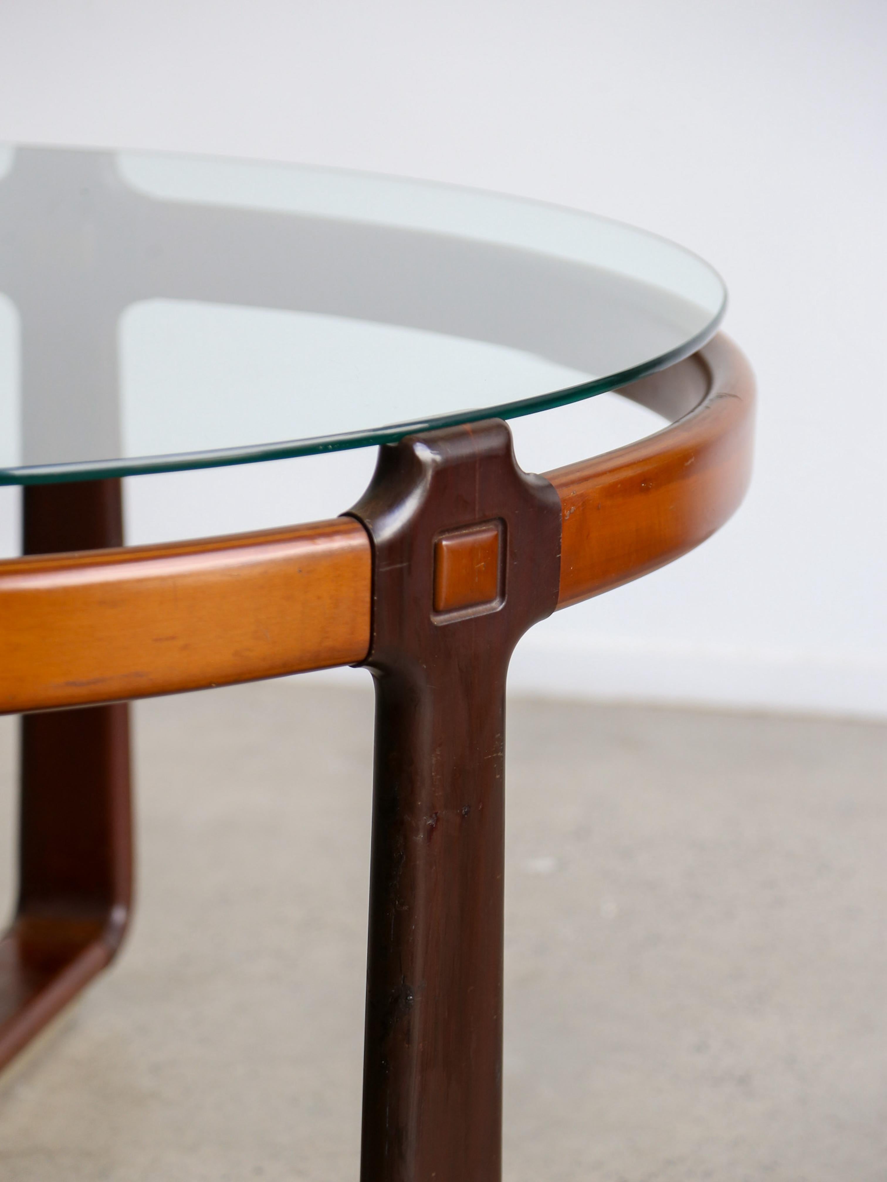 Mesa de comedor redonda de Collezioni Ceccotti con tablero de cristal y estructura de madera Madera en venta