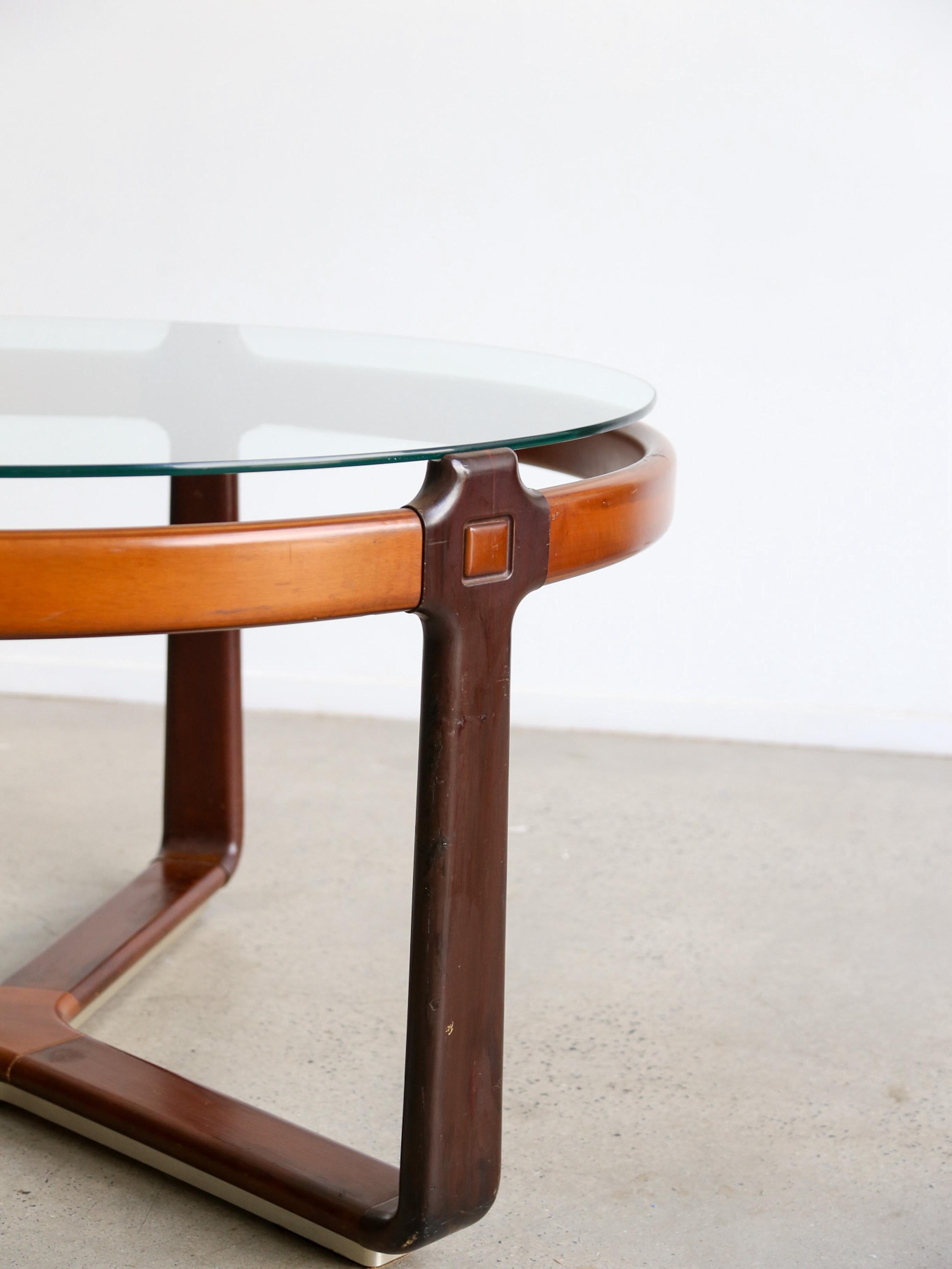 Mesa de comedor redonda de Collezioni Ceccotti con tablero de cristal y estructura de madera en venta 1