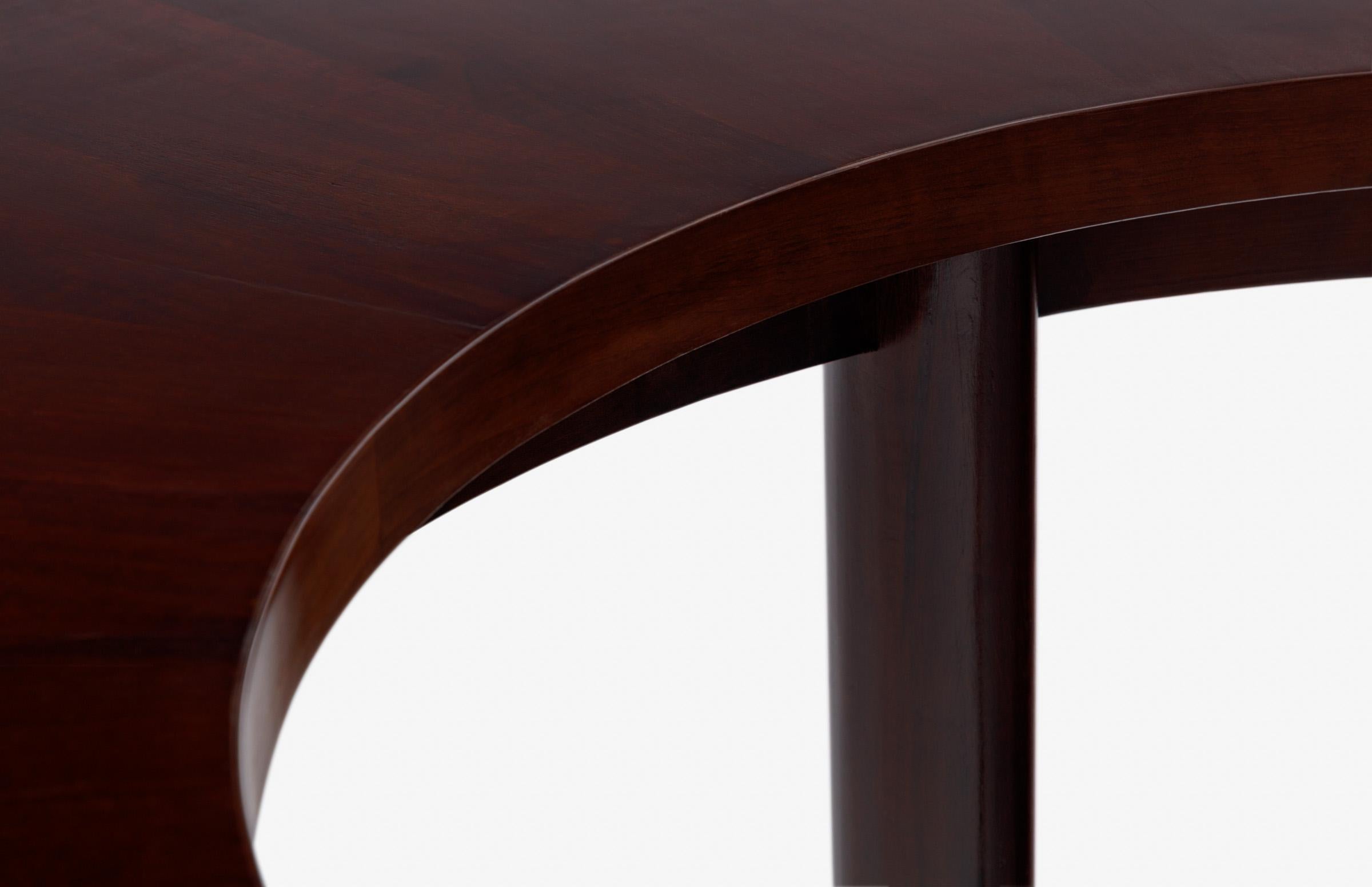 Table de salle à manger ronde par Joaquim Tenreiro, Brésilien moderne du milieu du siècle, 1955 Bon état - En vente à West Hollywood, CA