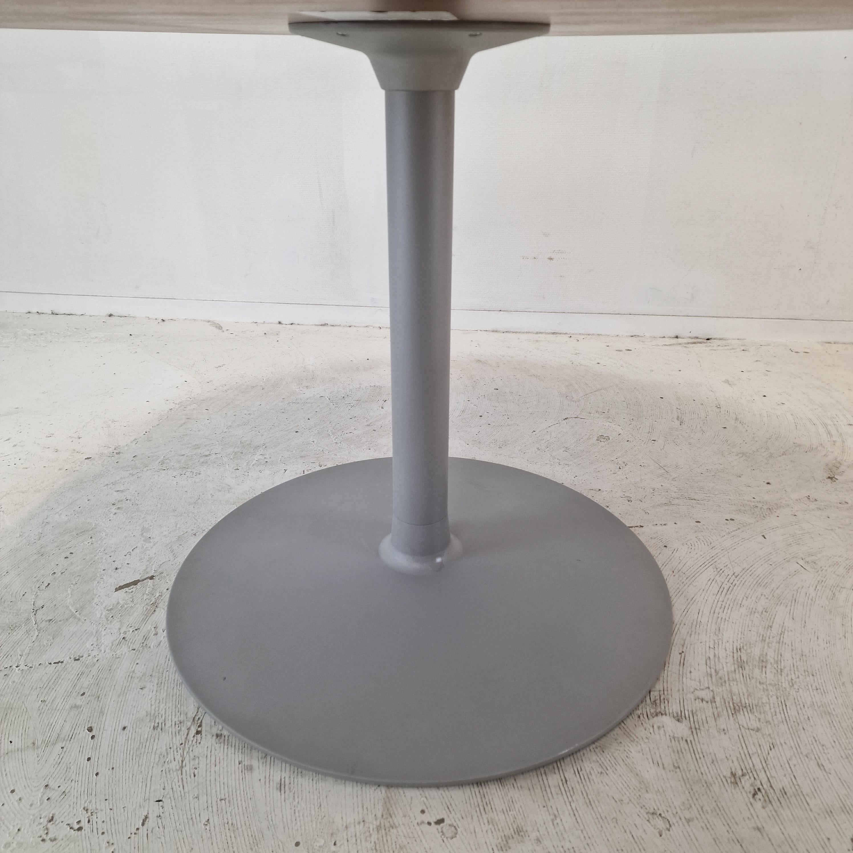 Round Dining Table by Pierre Paulin for Artifort For Sale 4