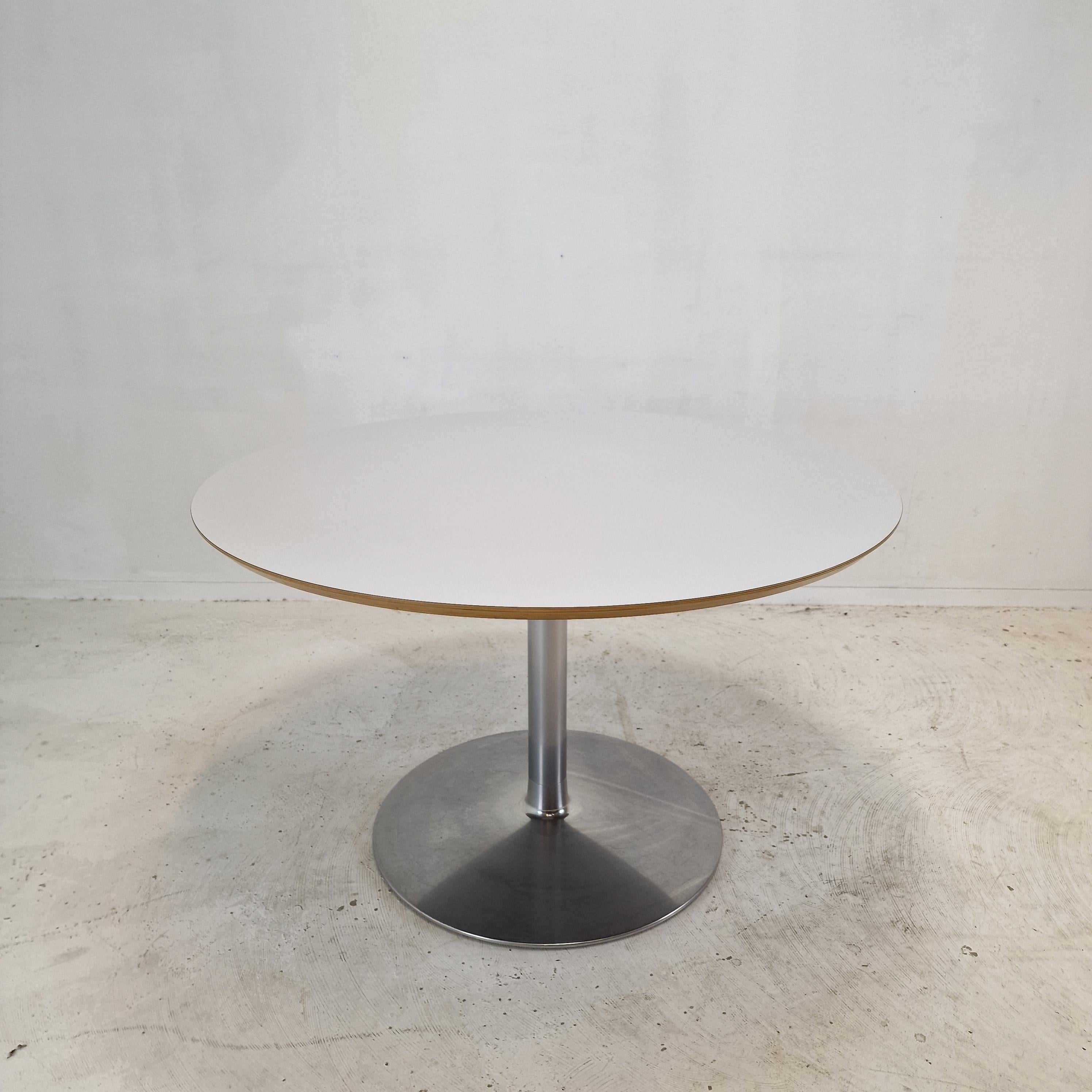 Mid-Century Modern Round Dining Table by Pierre Paulin for Artifort For Sale