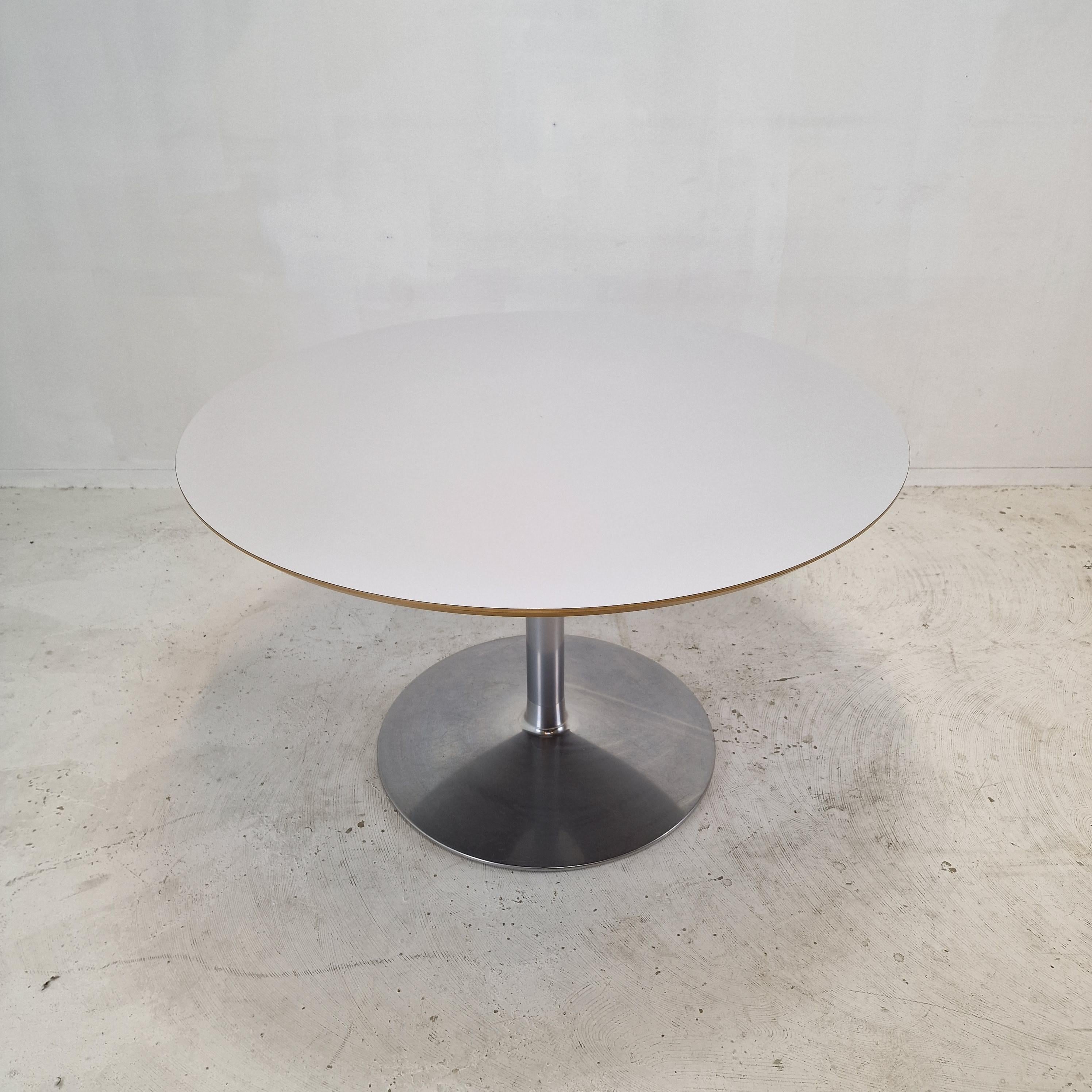 Dutch Round Dining Table by Pierre Paulin for Artifort For Sale