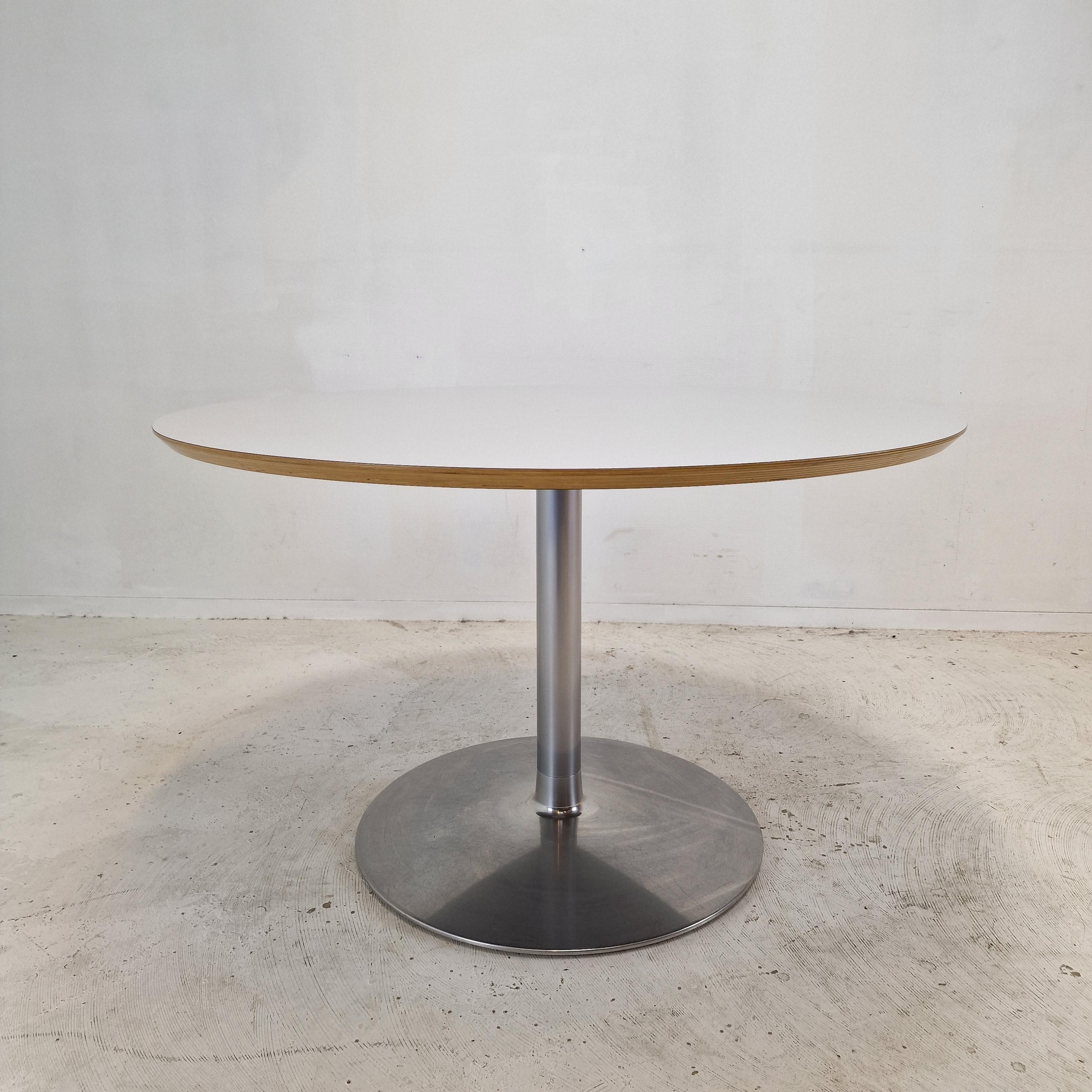 Contemporary Round Dining Table by Pierre Paulin for Artifort For Sale