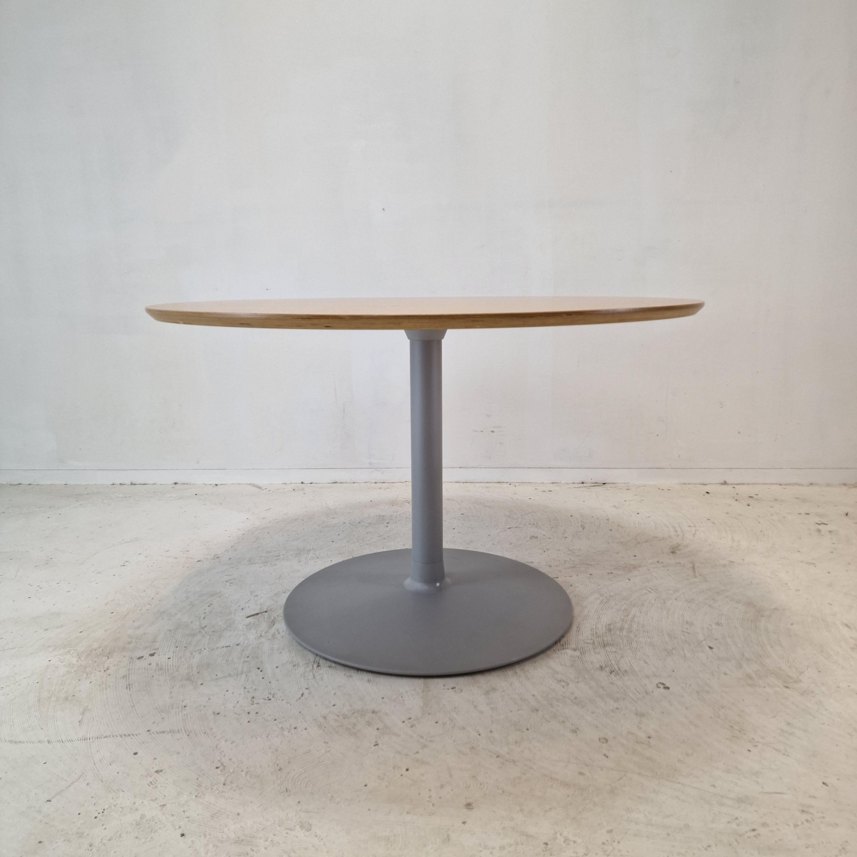 Round Dining Table by Pierre Paulin for Artifort For Sale 1
