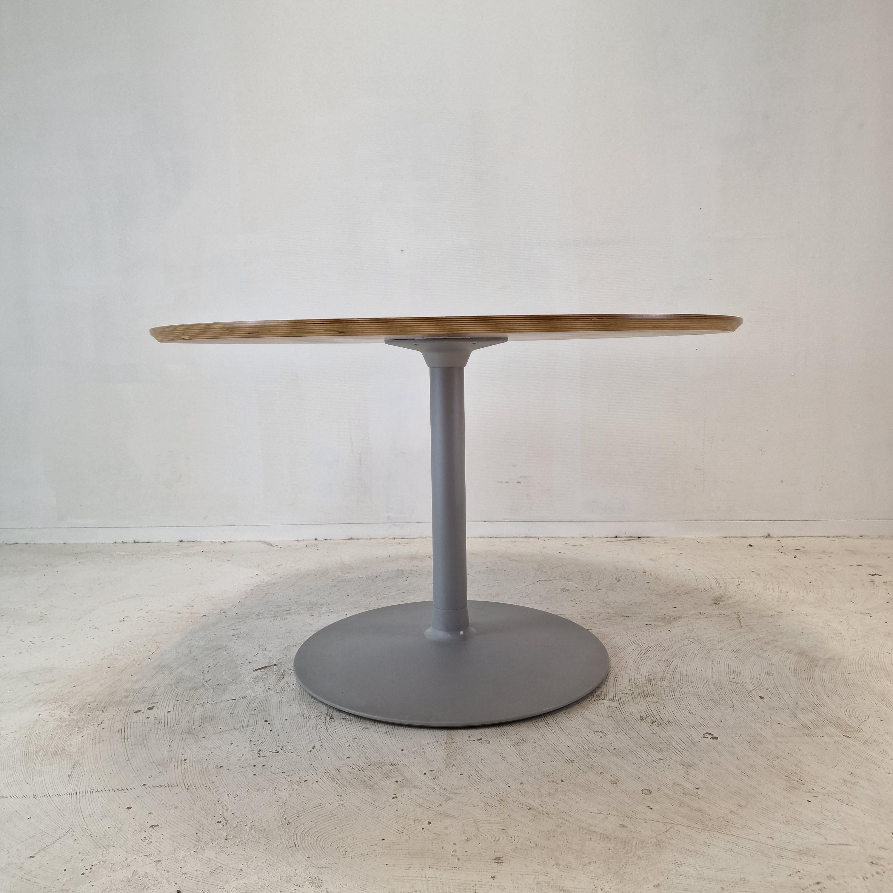 Round Dining Table by Pierre Paulin for Artifort For Sale 2