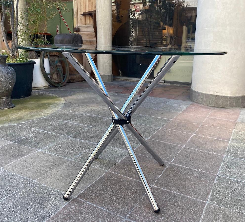 Round dining table - Circa 1978
Chromed metal cross legs
Beveled glass
Very good state

Diameter 100 x h 76 cms.
 
