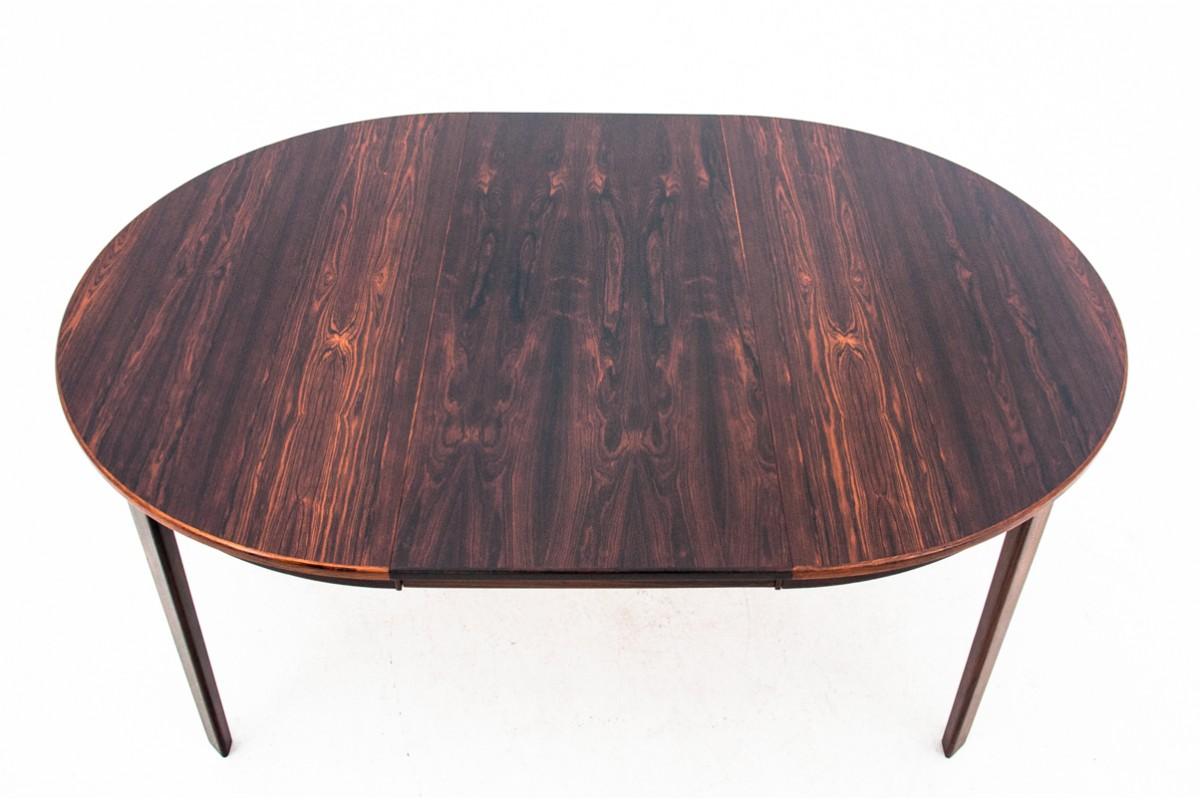 Round dining table, Denmark, 1960s. For Sale 3
