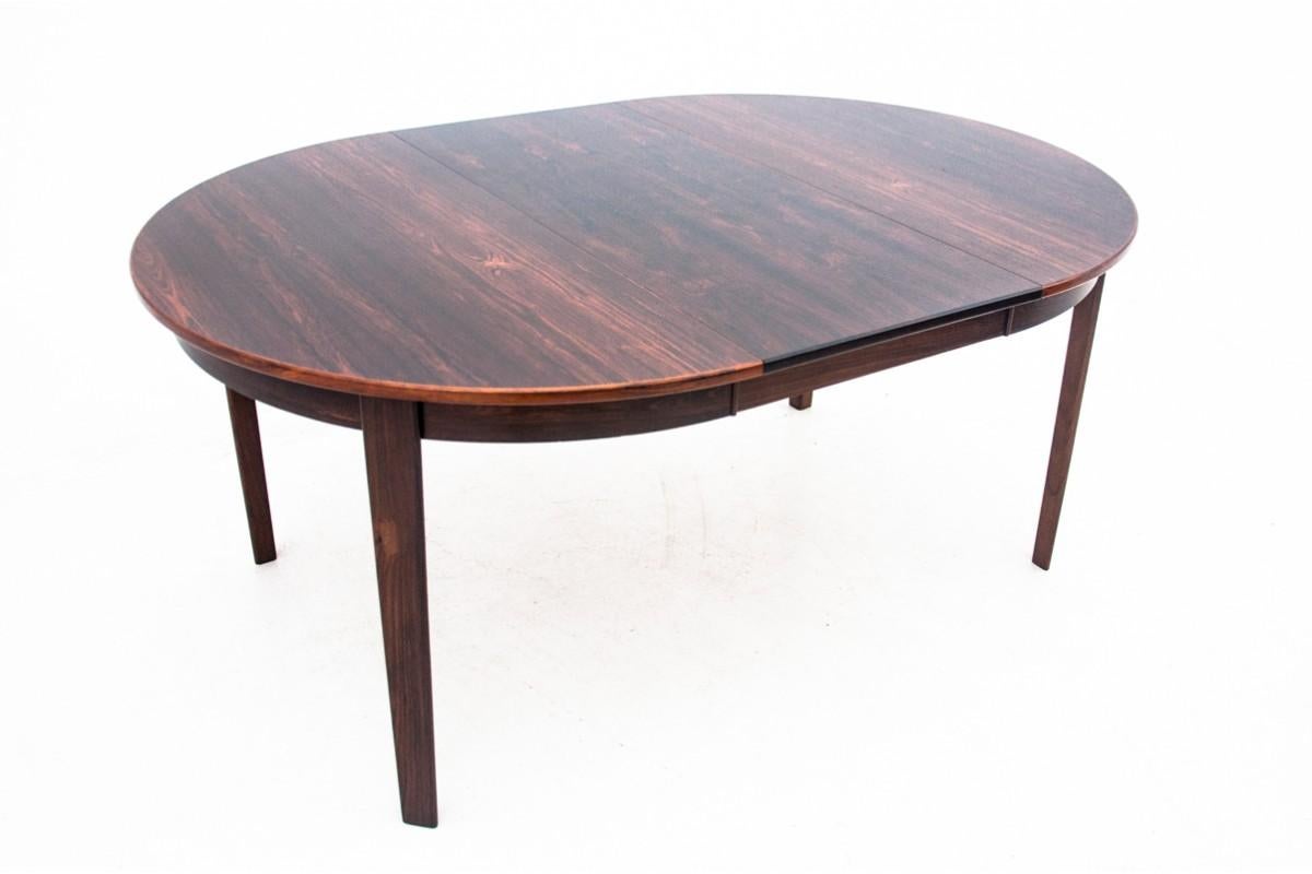 Round dining table, Denmark, 1960s. For Sale 4