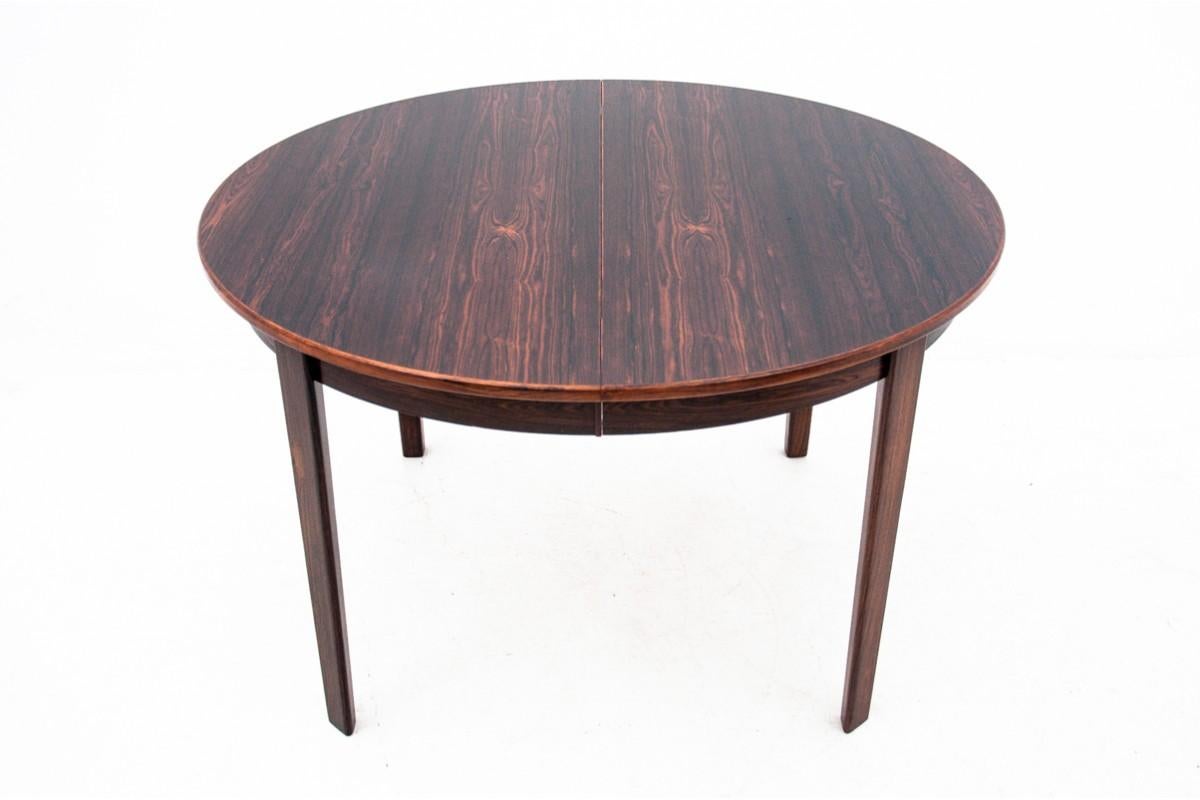 A table from Denmark, made in the 1960s. The table has one additional 50 cm long insert.

Furniture in very good condition, after professional renovation.

Dimensions: height 74 cm / dia. 121 cm / length 121 - 171 cm