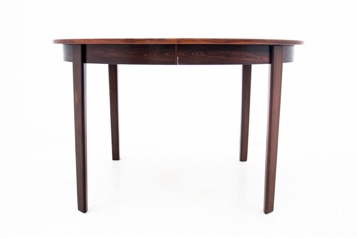 Scandinavian Modern Round dining table, Denmark, 1960s. For Sale