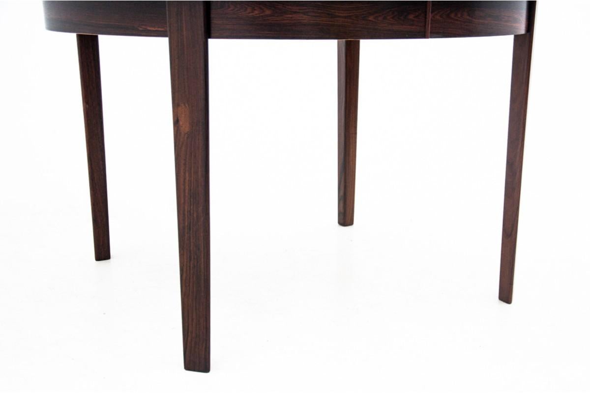 Round dining table, Denmark, 1960s. For Sale 1