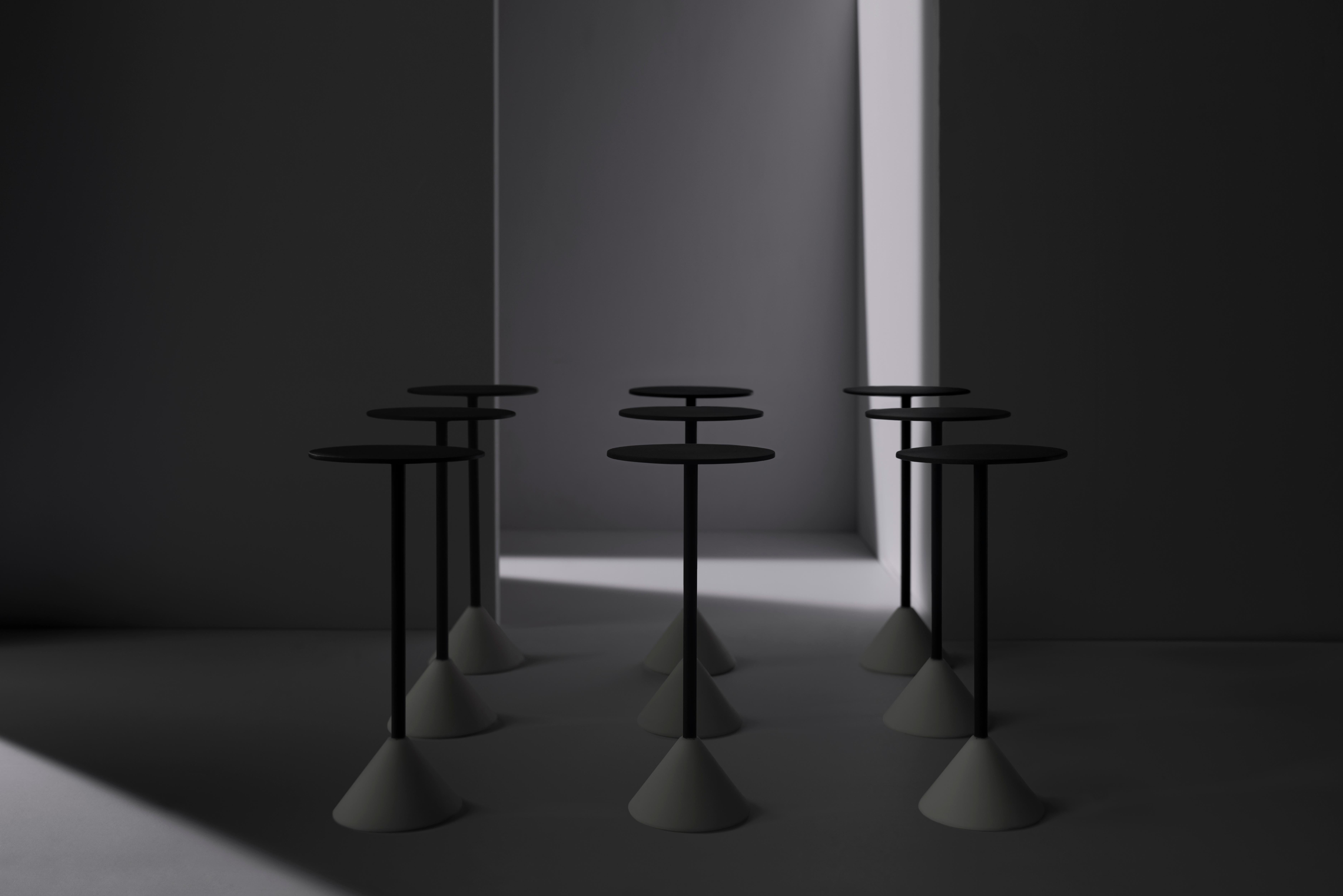 Table de salle à manger ronde 'DING' en béton et aluminium 'Black' en vente 6