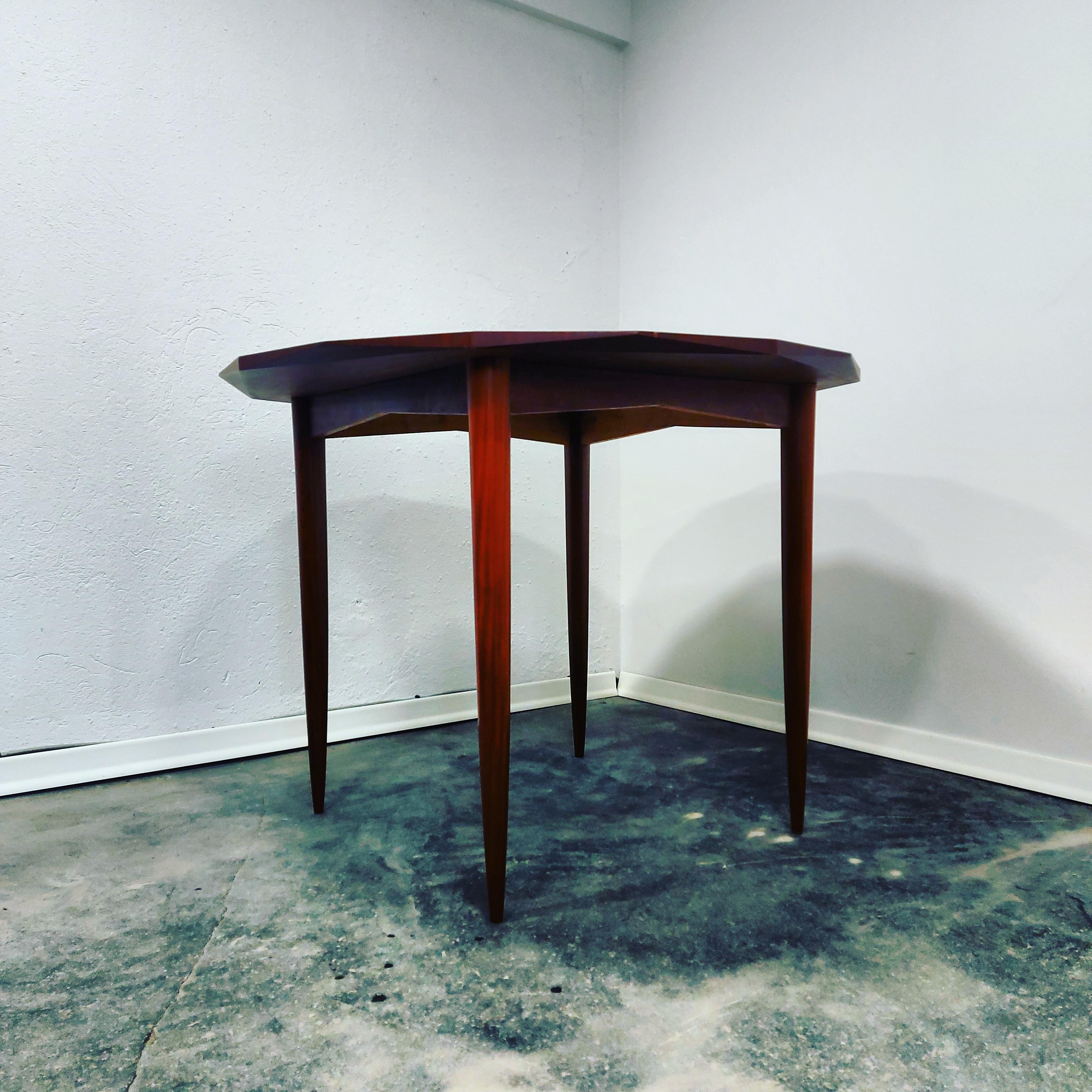 Mid-Century Modern Round Dining Table For Sale
