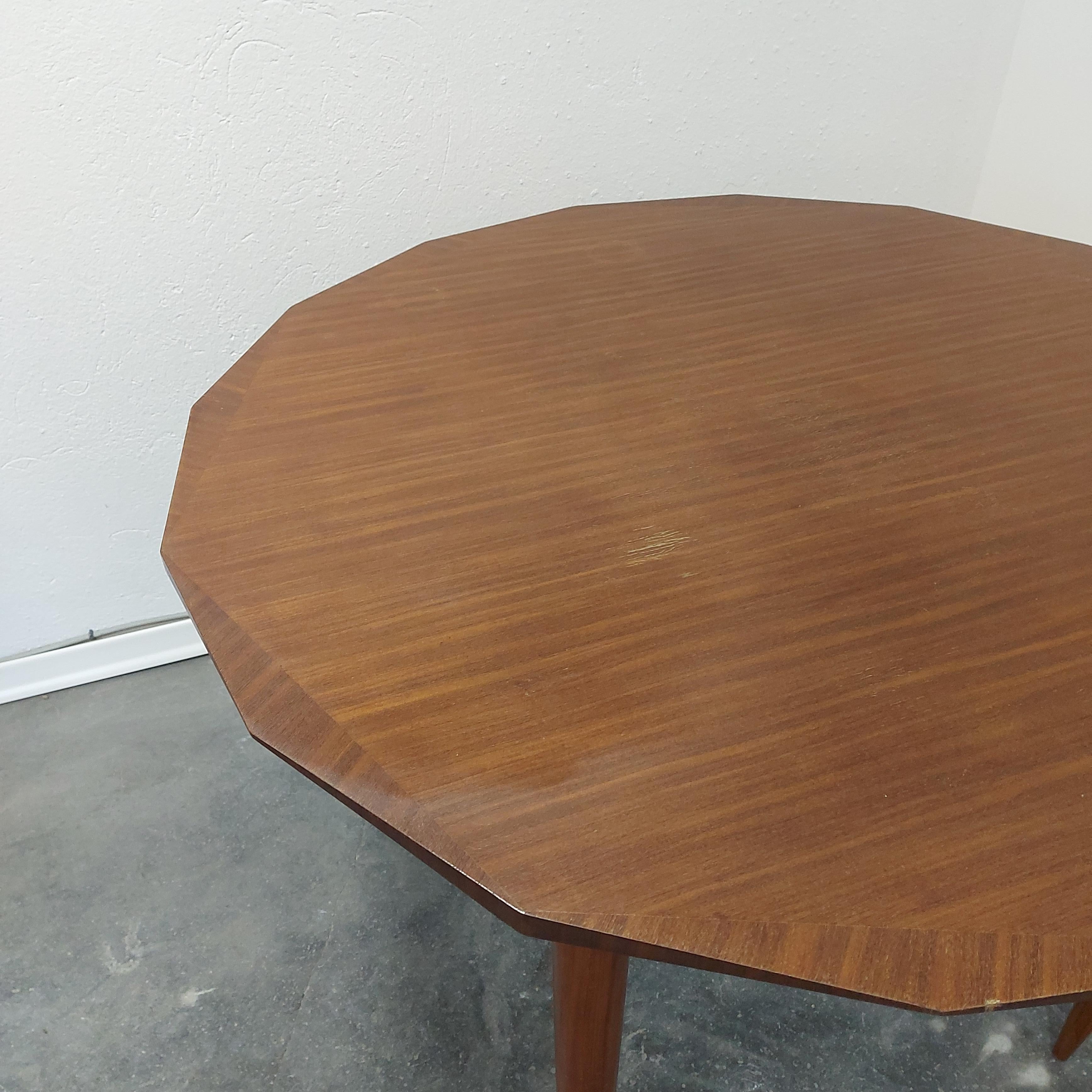 Round Dining Table In Good Condition For Sale In Ljubljana, SI