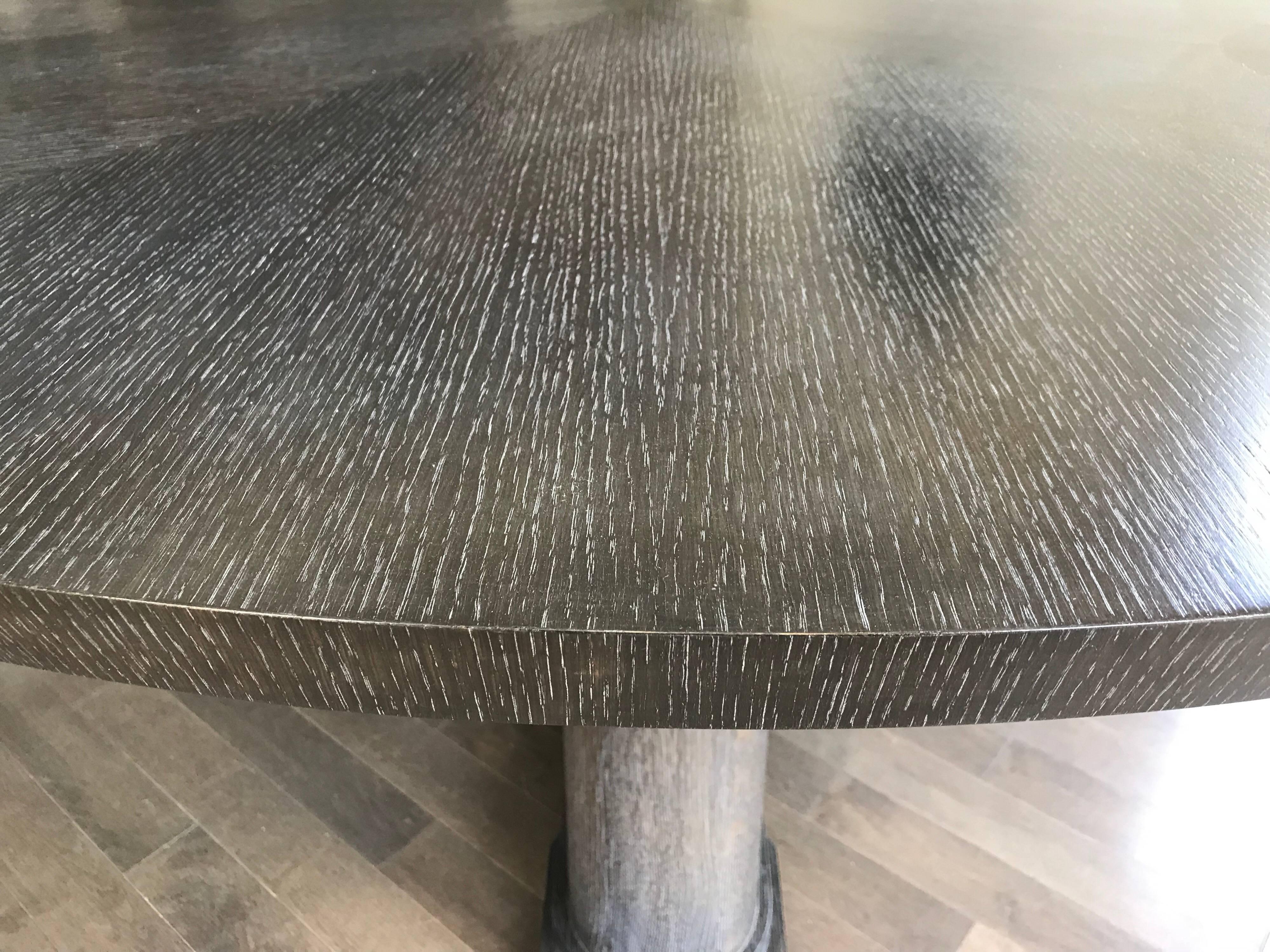 Round Dining Table In Excellent Condition In New Haven, CT