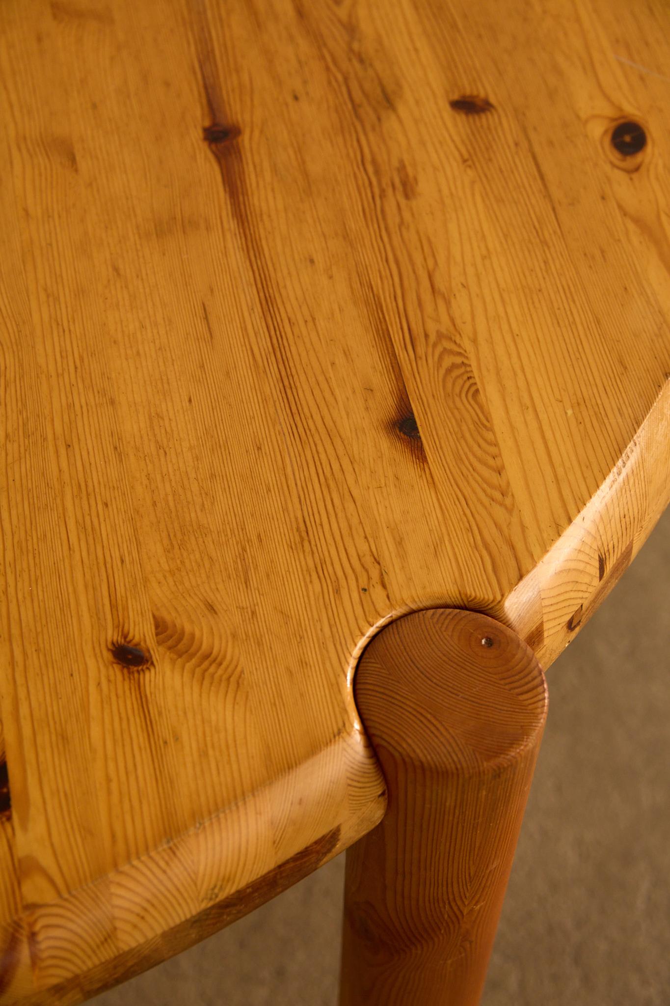 Round Dining Table In Good Condition For Sale In London, GB