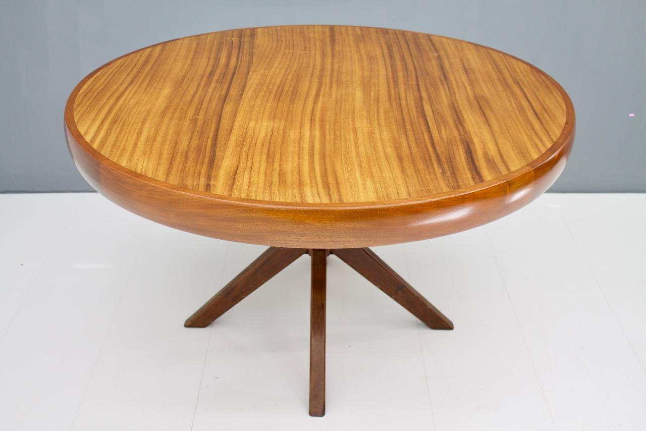 Round Dining Table from Brazil, 1960s In Good Condition For Sale In Frankfurt / Dreieich, DE