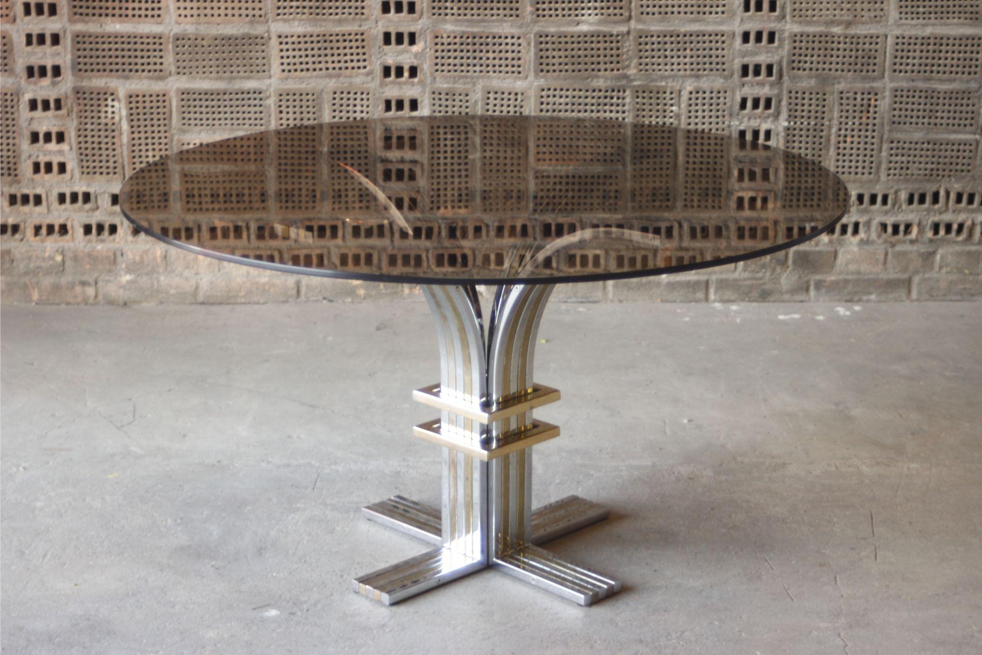 Hollywood Regency Round dining table in chromed and gilded steel by Banci Firenze, Italy 1970s For Sale