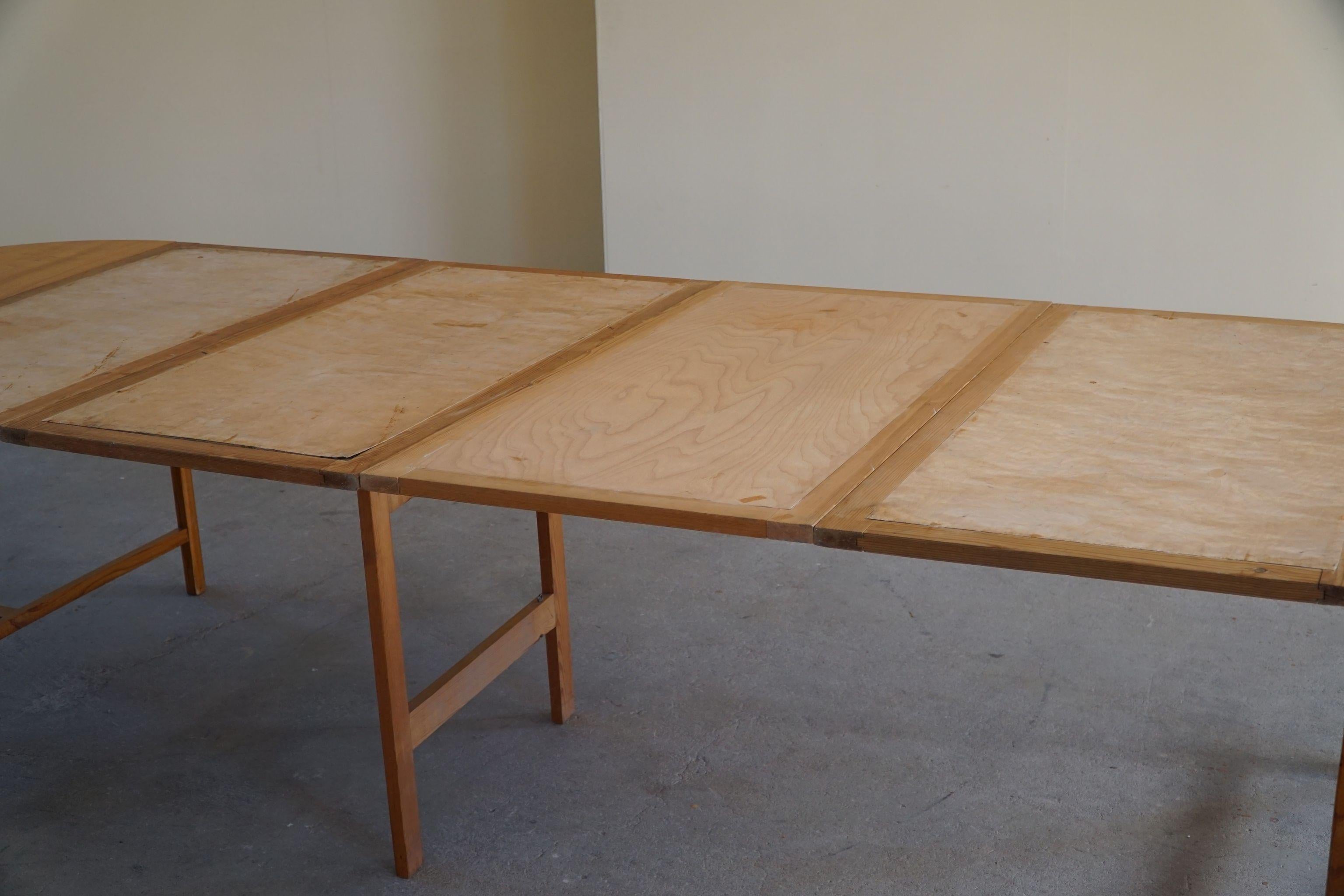 Round Dining Table in Elm Wood with Four Extensions, Danish Cabinetmaker, 1950s 5