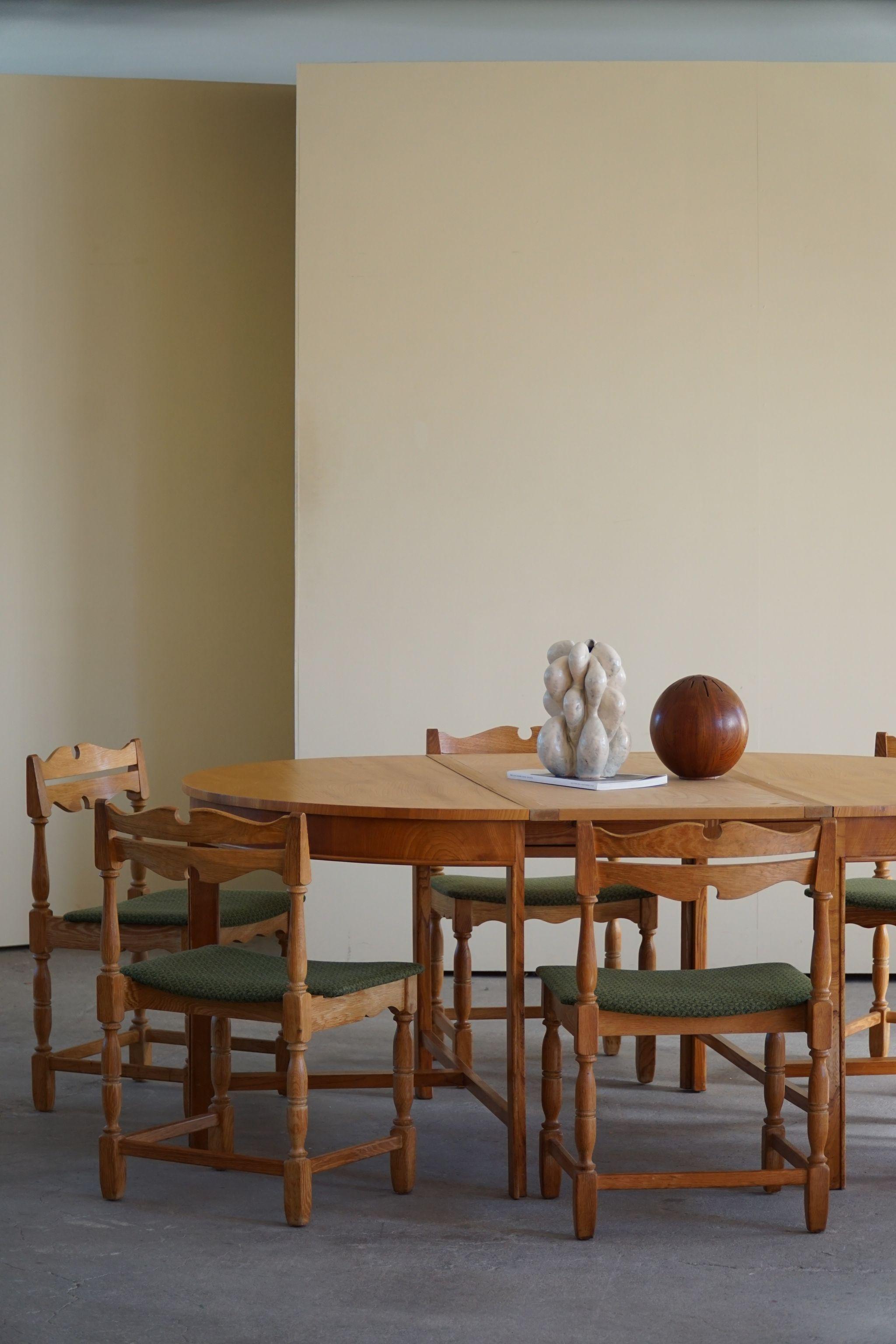 Round Dining Table in Elm Wood with Four Extensions, Danish Cabinetmaker, 1950s 8