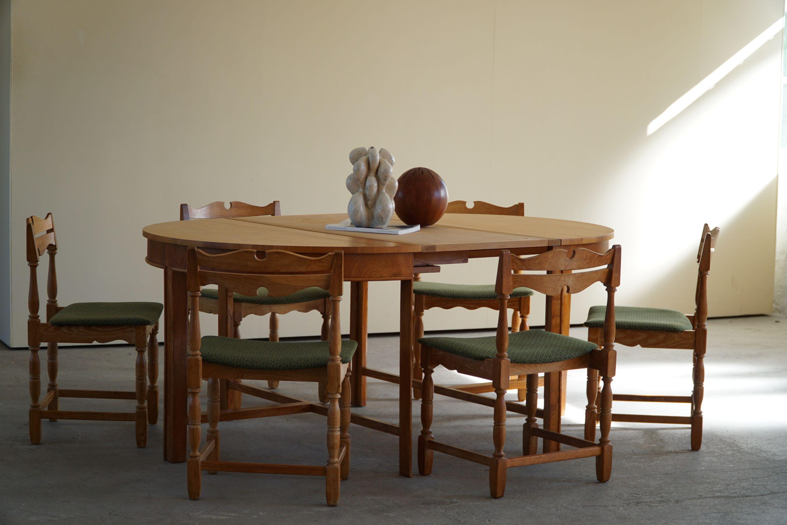 Round Dining Table in Elm Wood with Four Extensions, Danish Cabinetmaker, 1950s In Good Condition In Odense, DK