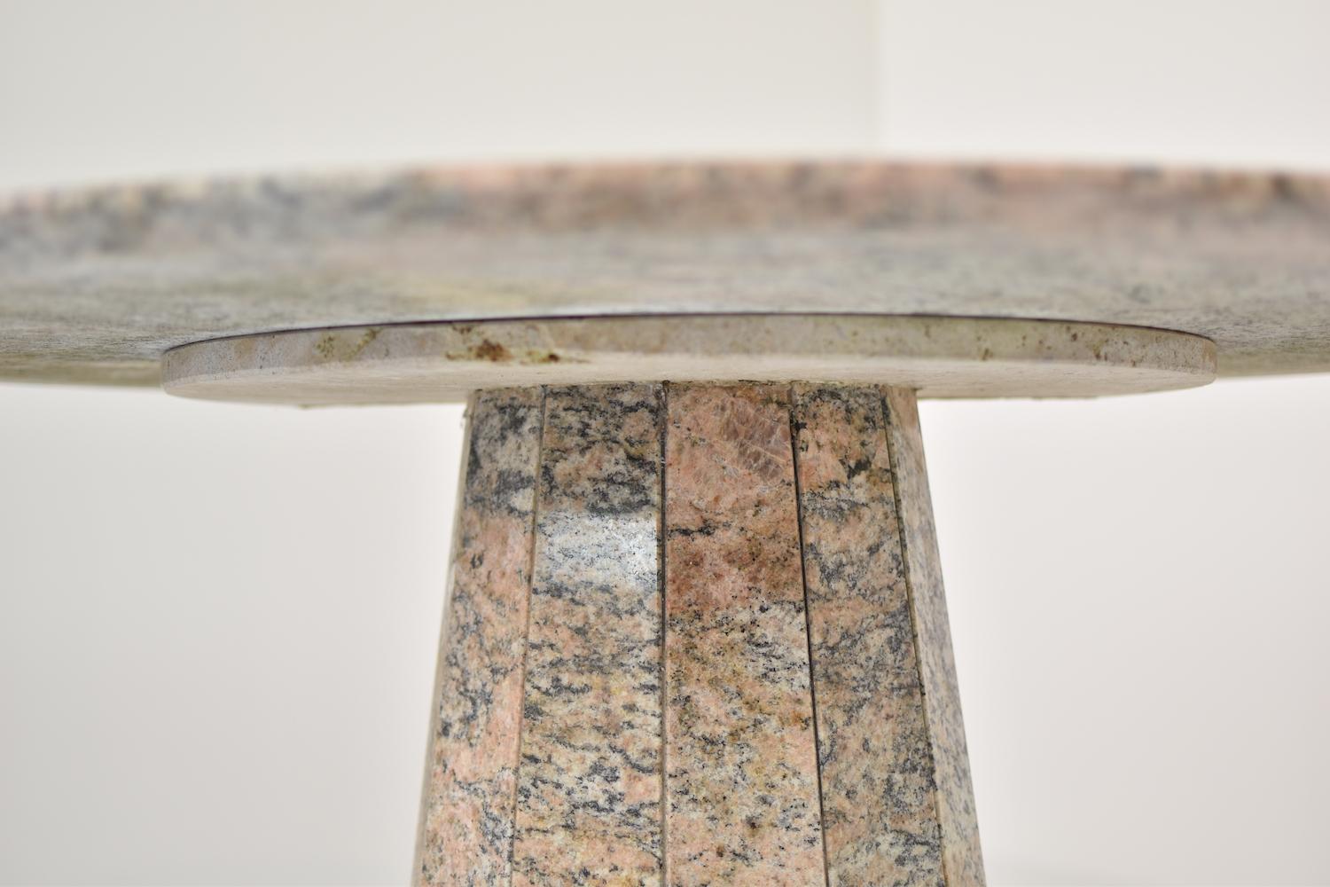 Round Dining Table in Granite from the 1970s In Good Condition In Antwerp, BE