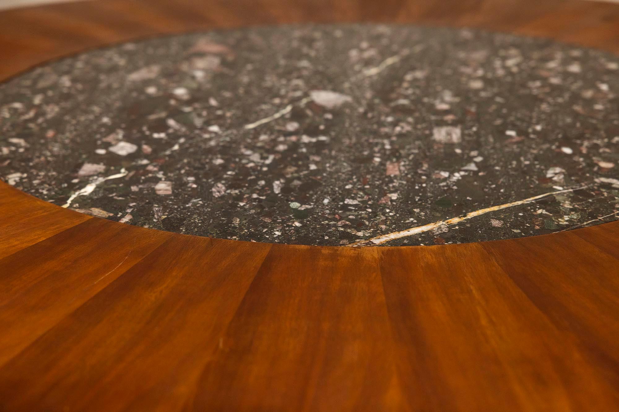 Mesa de comedor redonda de caoba y terrazo, Italia Años 50 2