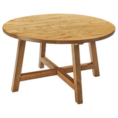 Round Dining Table in Pine