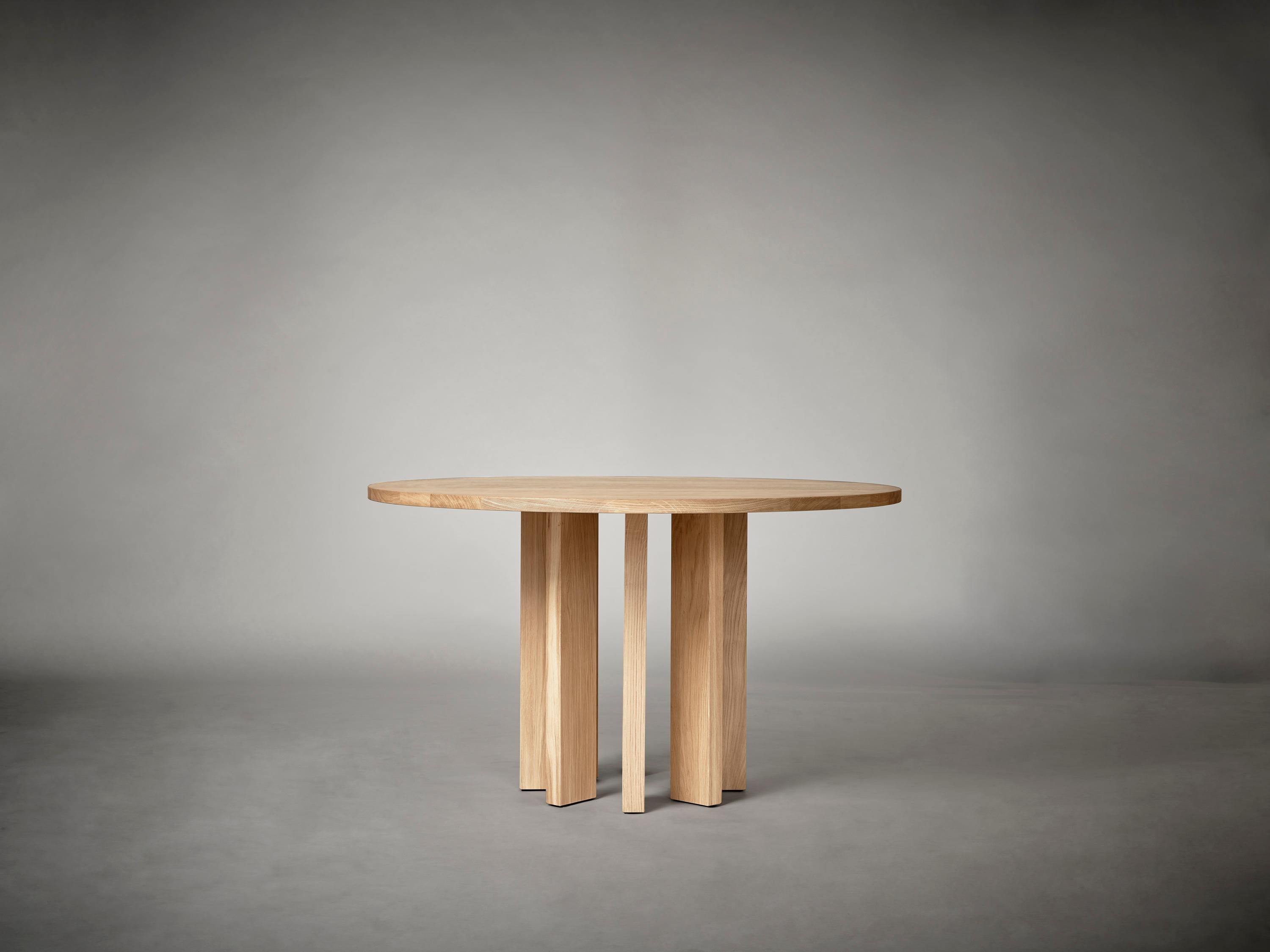 Brutalist Round Dining Table in Solid European Oak - Thola by Mokko For Sale