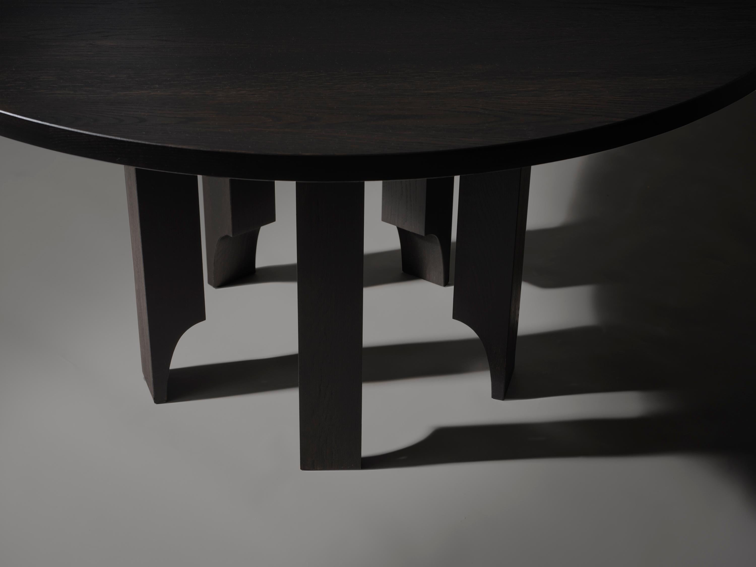Oiled Round Dining Table in Solid Oak - Acer by Mokko - Brutalist For Sale
