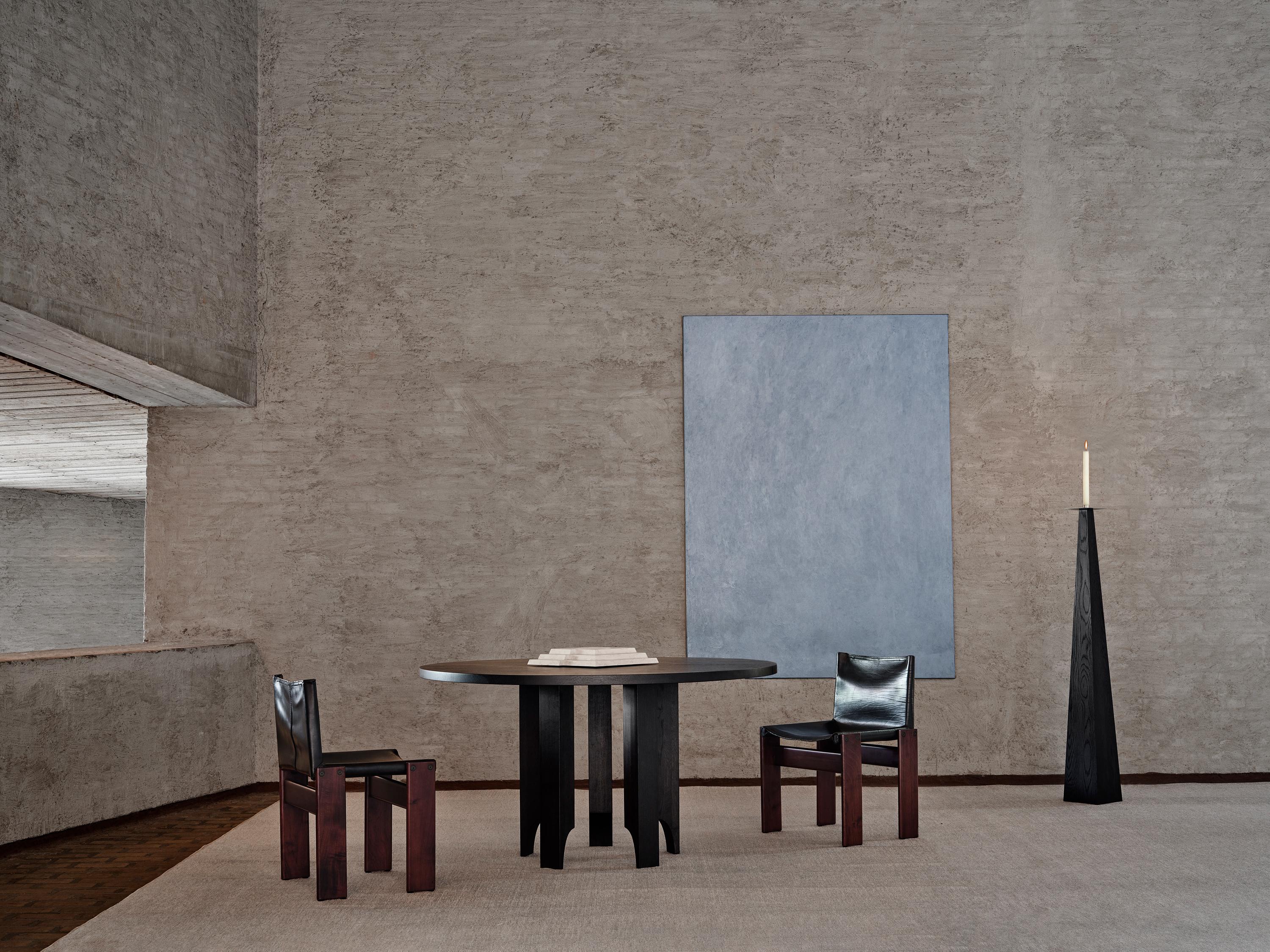Table de salle à manger ronde en chêne massif Acer par Mokko - Brutalist Neuf - En vente à Amsterdam, NL