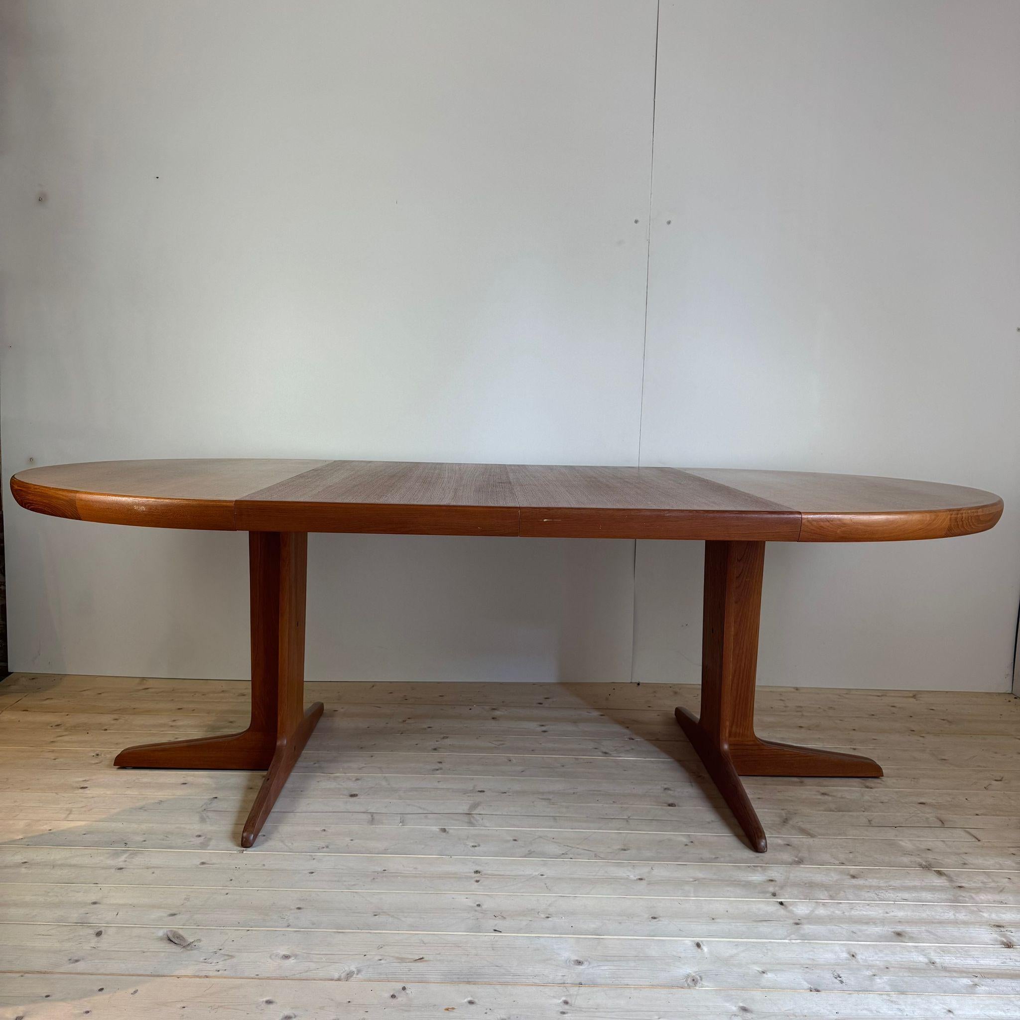 Danish Round dining table in teak, Denmark 1960 in vendita