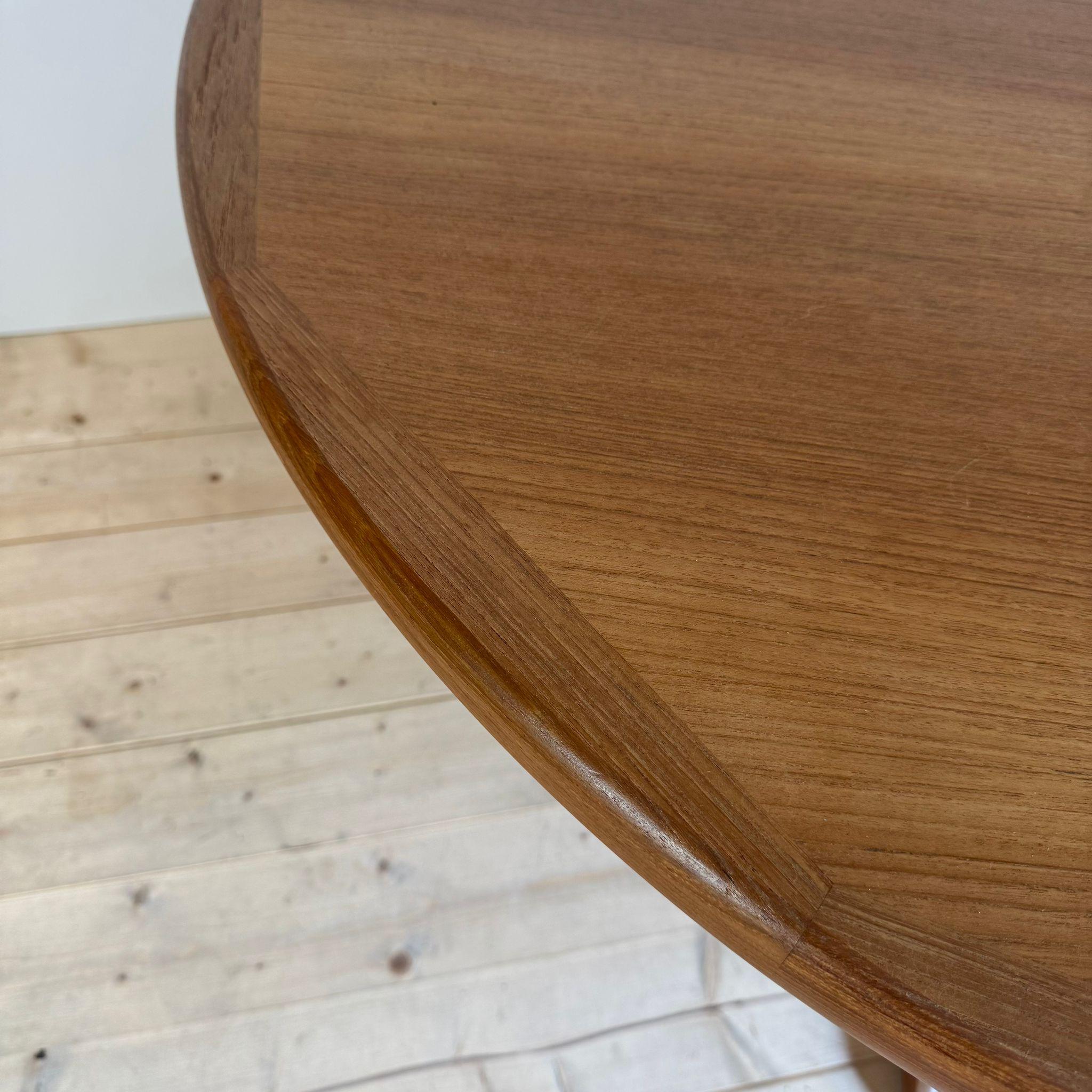 Impiallacciato Round dining table in teak, Denmark 1960 in vendita