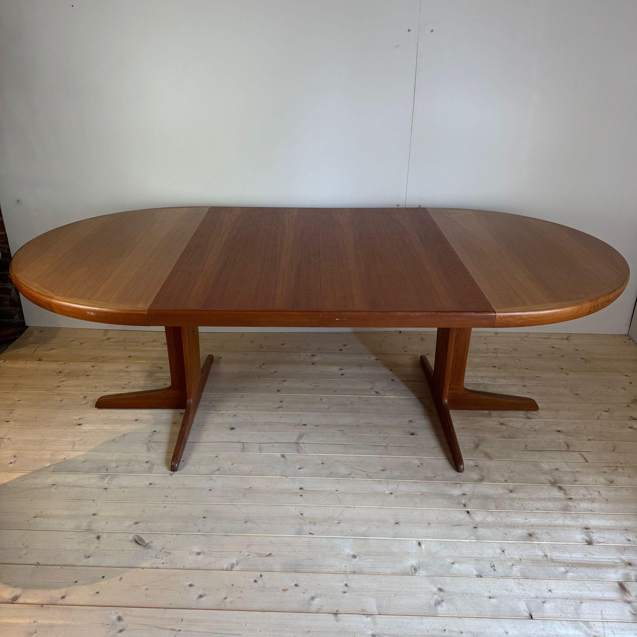 Mid-20th Century Round dining table in teak, Denmark 1960 in vendita