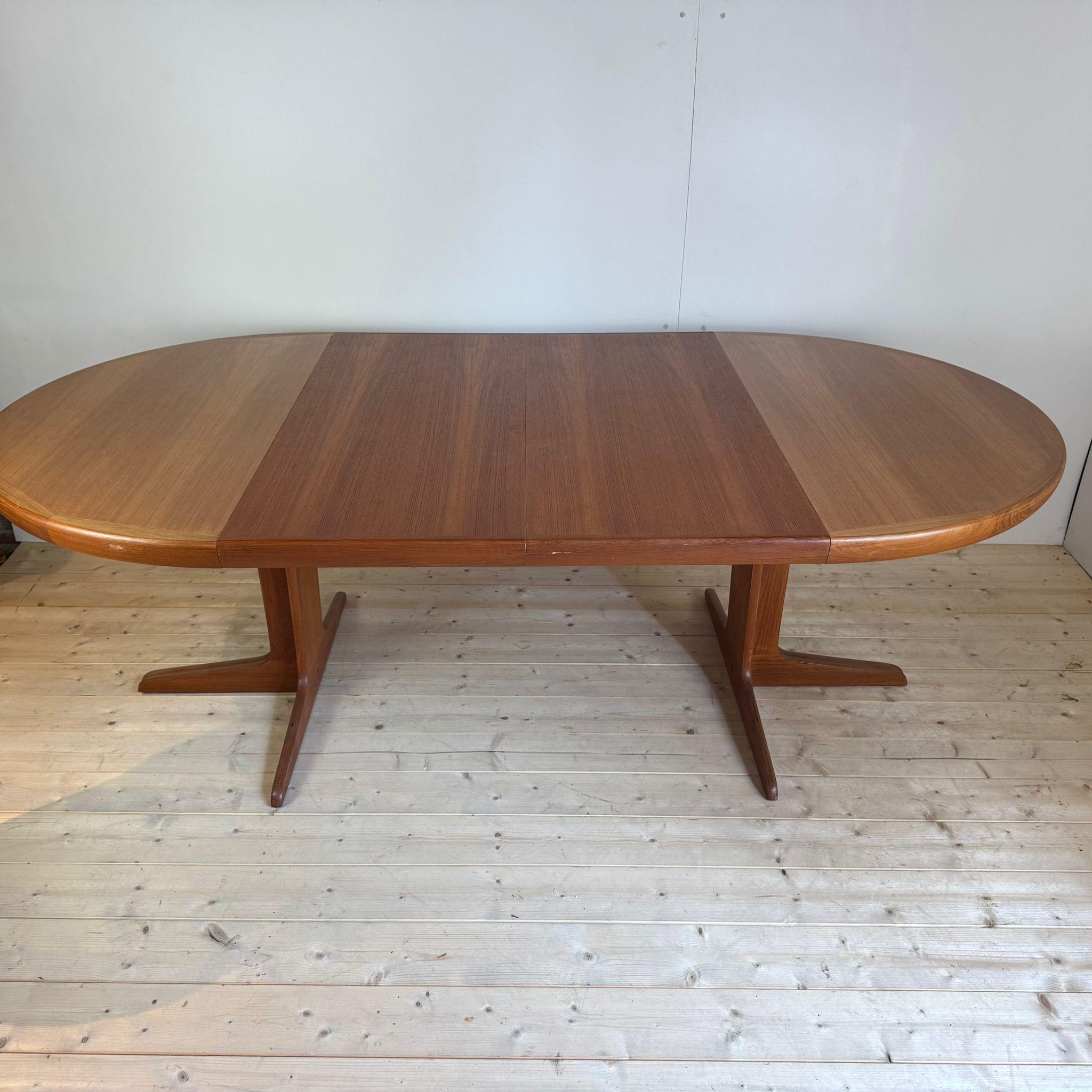 Teak Round dining table in teak, Denmark 1960 in vendita