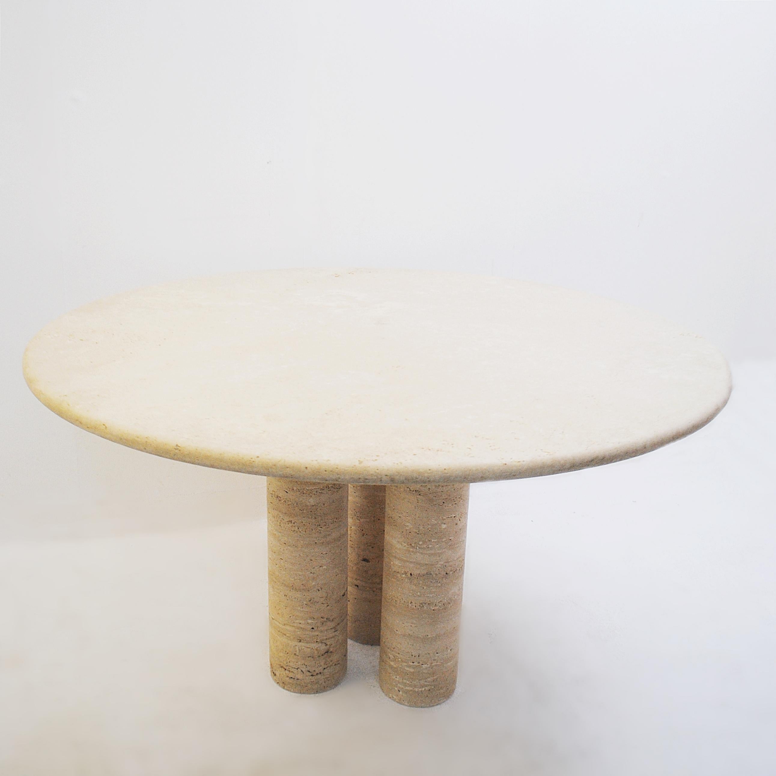 Round dining table in Travertine by Mario Bellini, Italy 1970s.