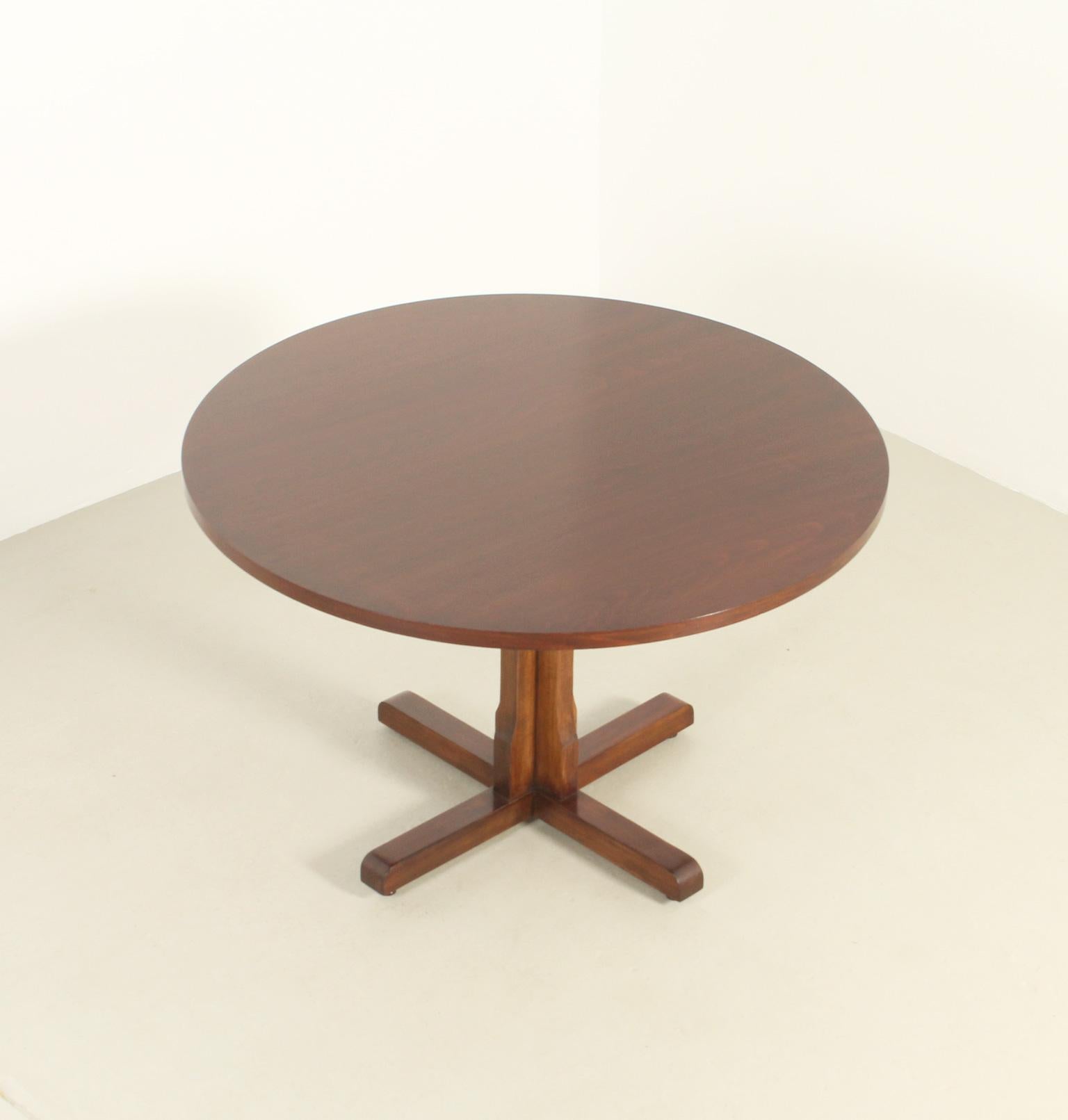 Round Dining Table in Walnut Wood by Jordi Vilanova, Spain, 1960's For Sale 8
