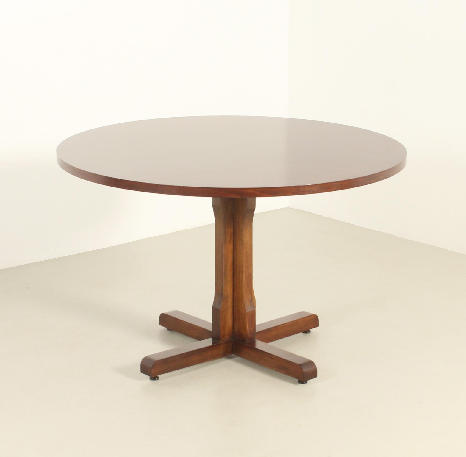 Round dining table designed by Jordi Vilanova, Spain, 1960's. Walnut wood with a wooden base worked with four feet. 
